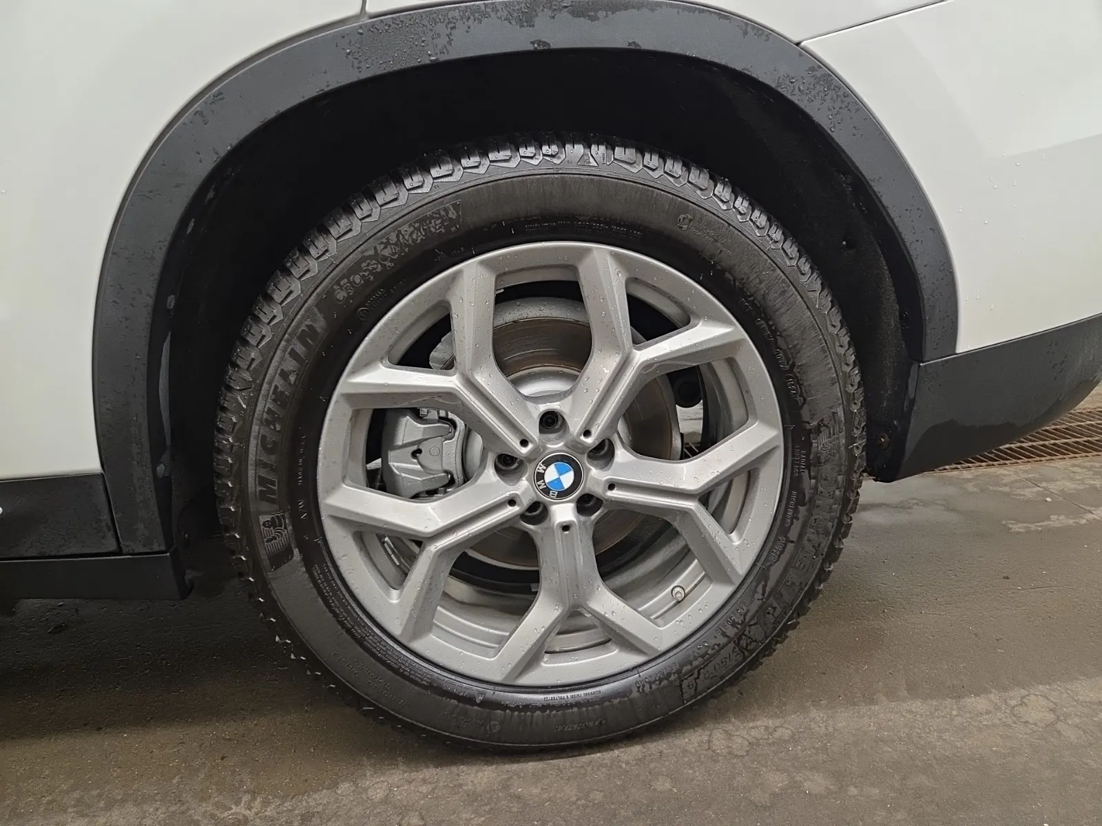 Left Rear Wheel/Tire Photo