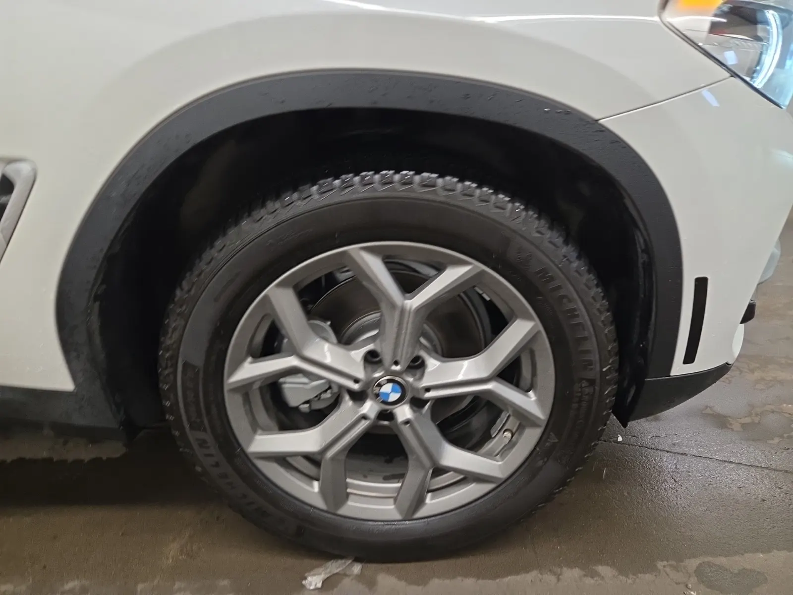 Right Front Wheel/Tire Photo