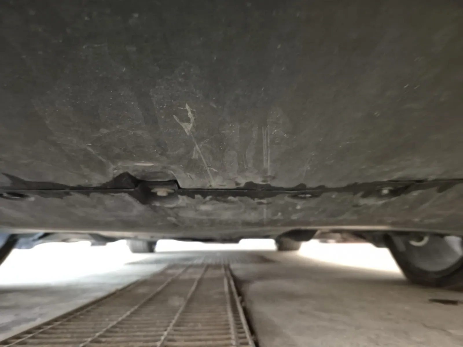 Undercarriage - Rear Photo