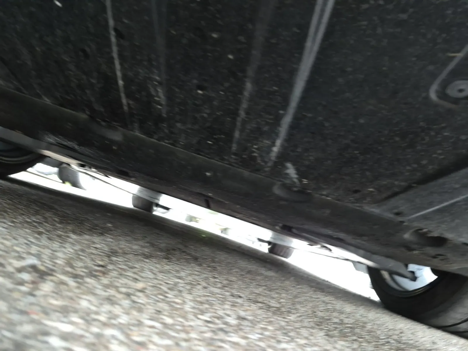 Undercarriage - Rear Photo