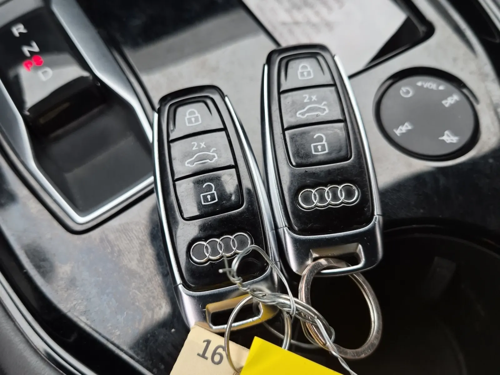 Keys/Fobs/Manual Photo