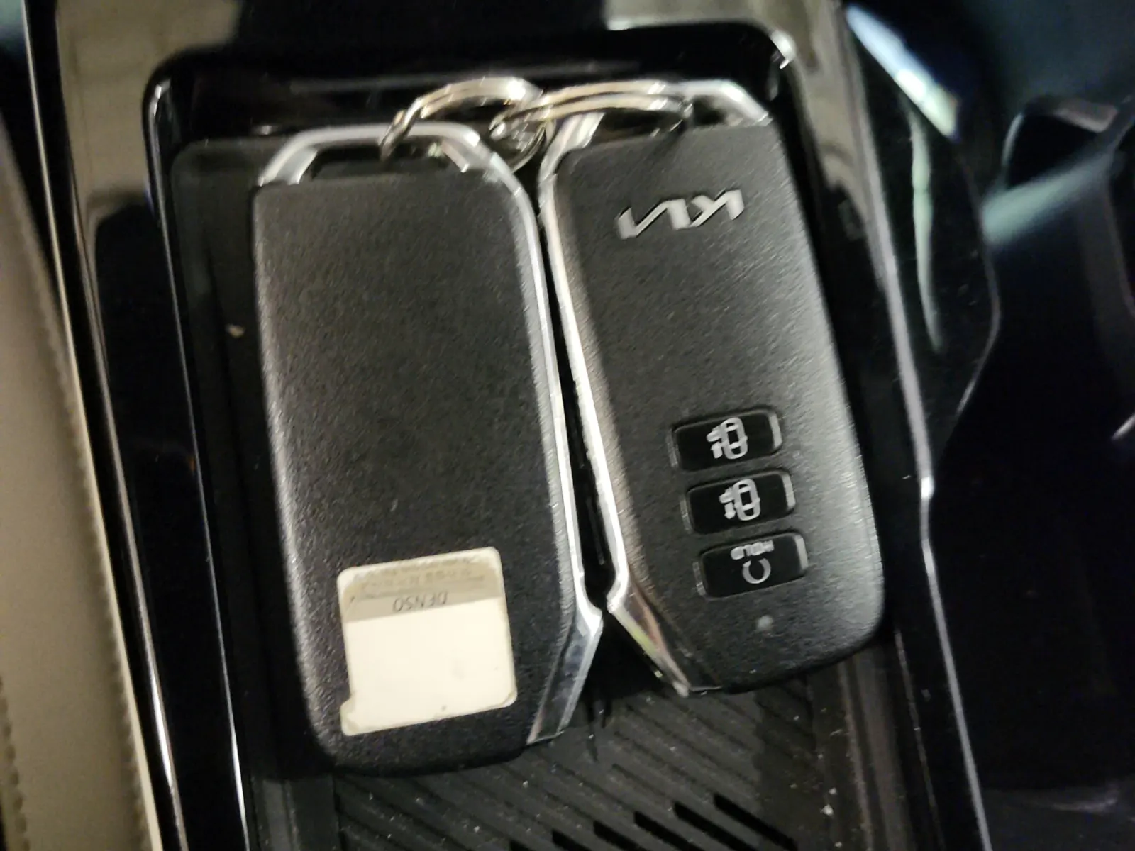 Keys/Fobs/Manual Photo