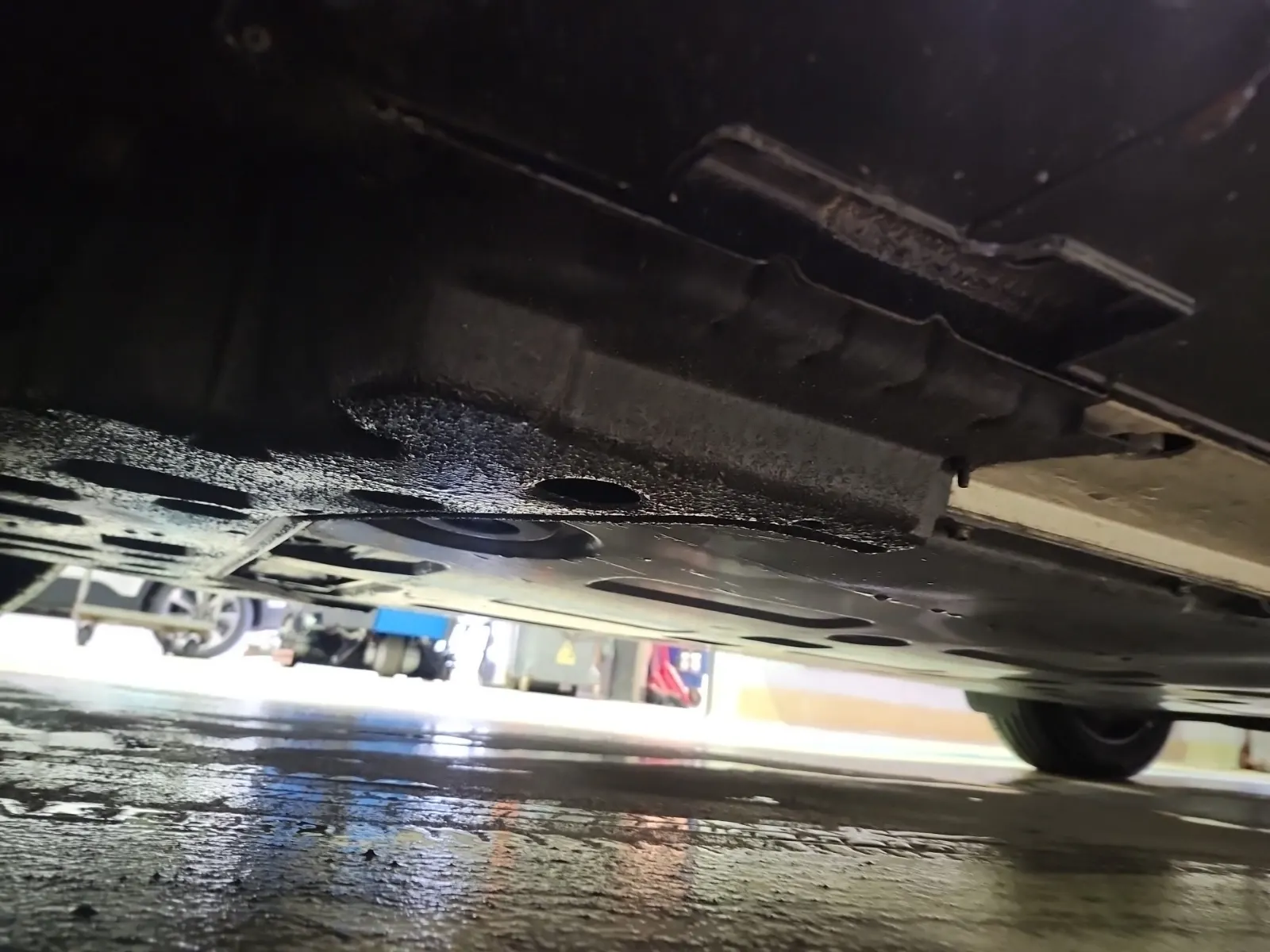 Undercarriage - Driver Photo