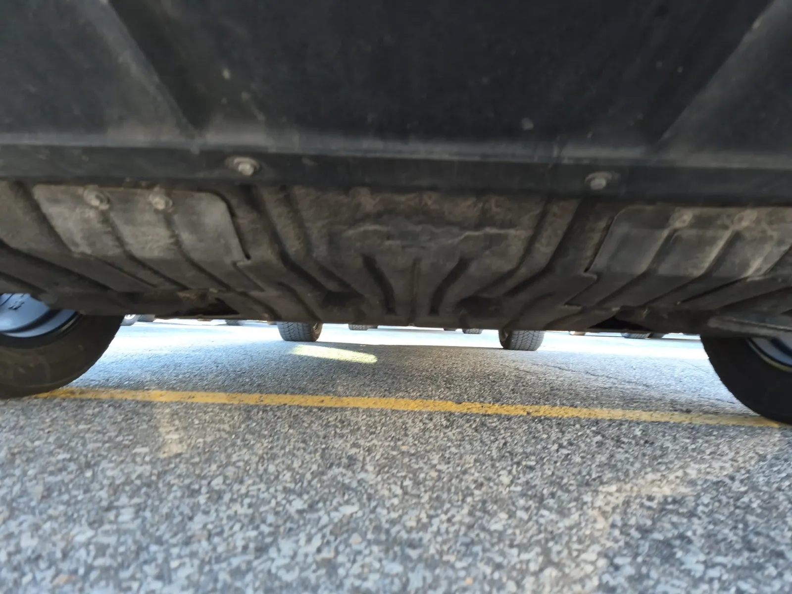 Undercarriage - Rear Photo