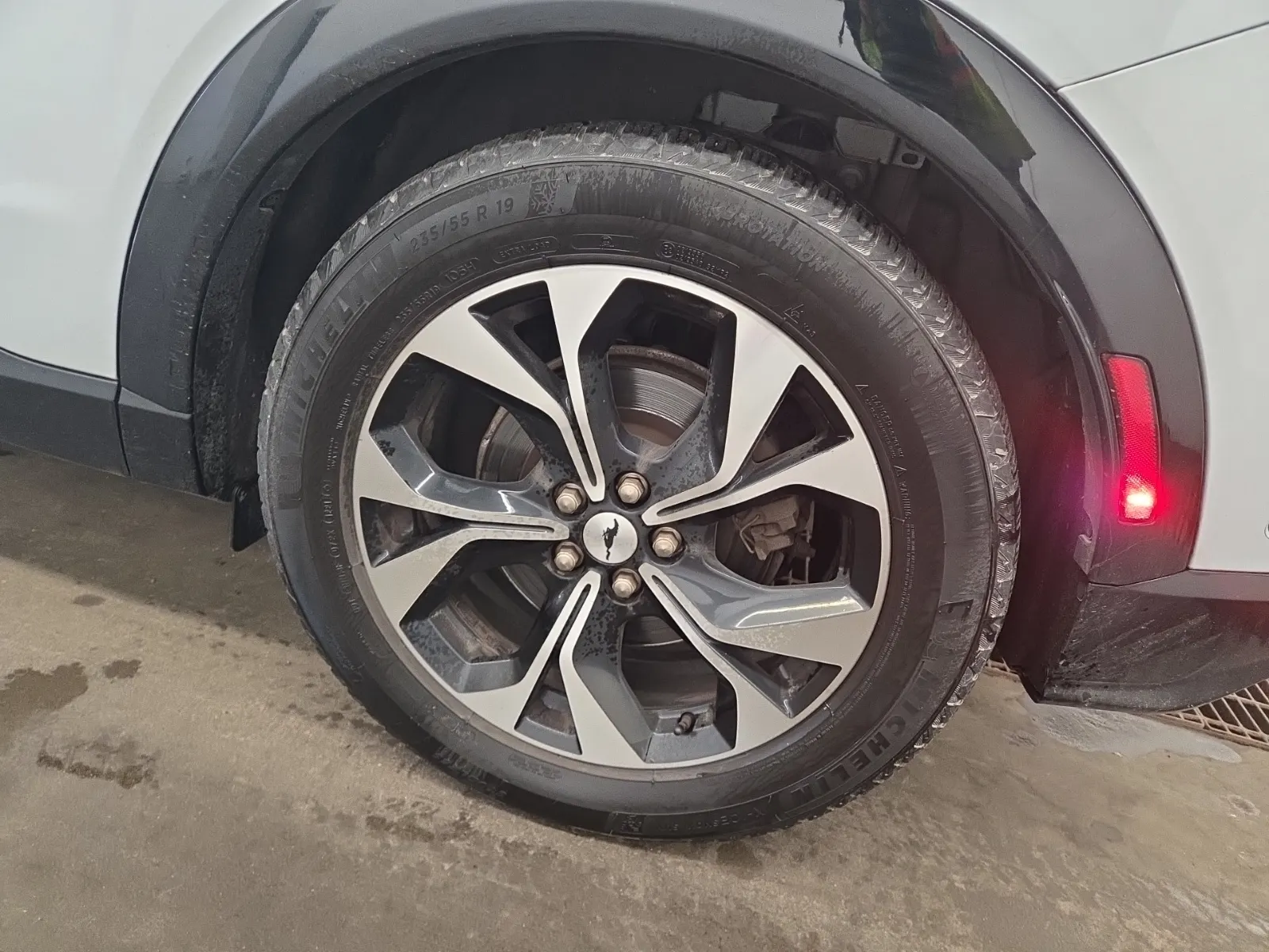 Left Rear Wheel/Tire Photo