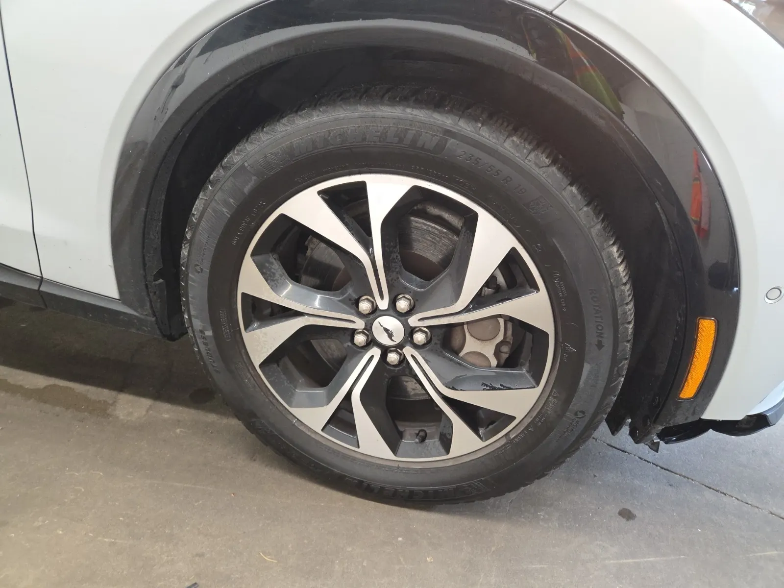 Right Front Wheel/Tire Photo