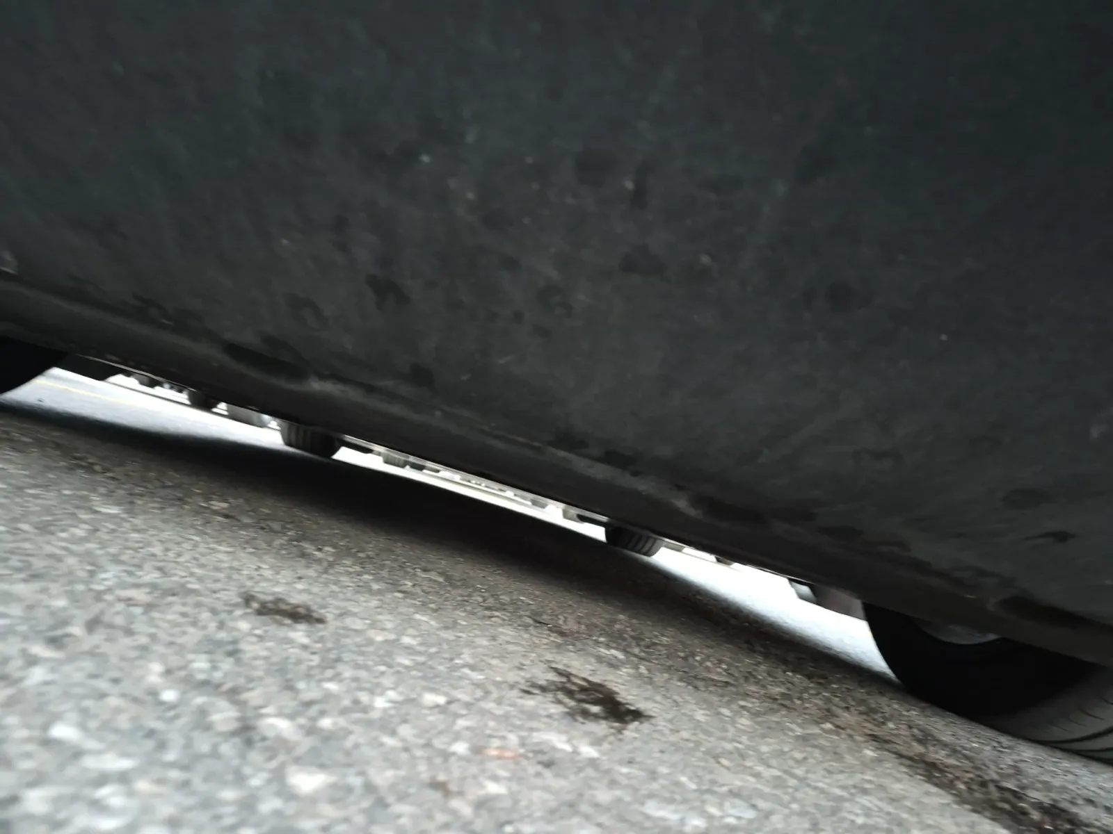 Undercarriage - Rear Photo