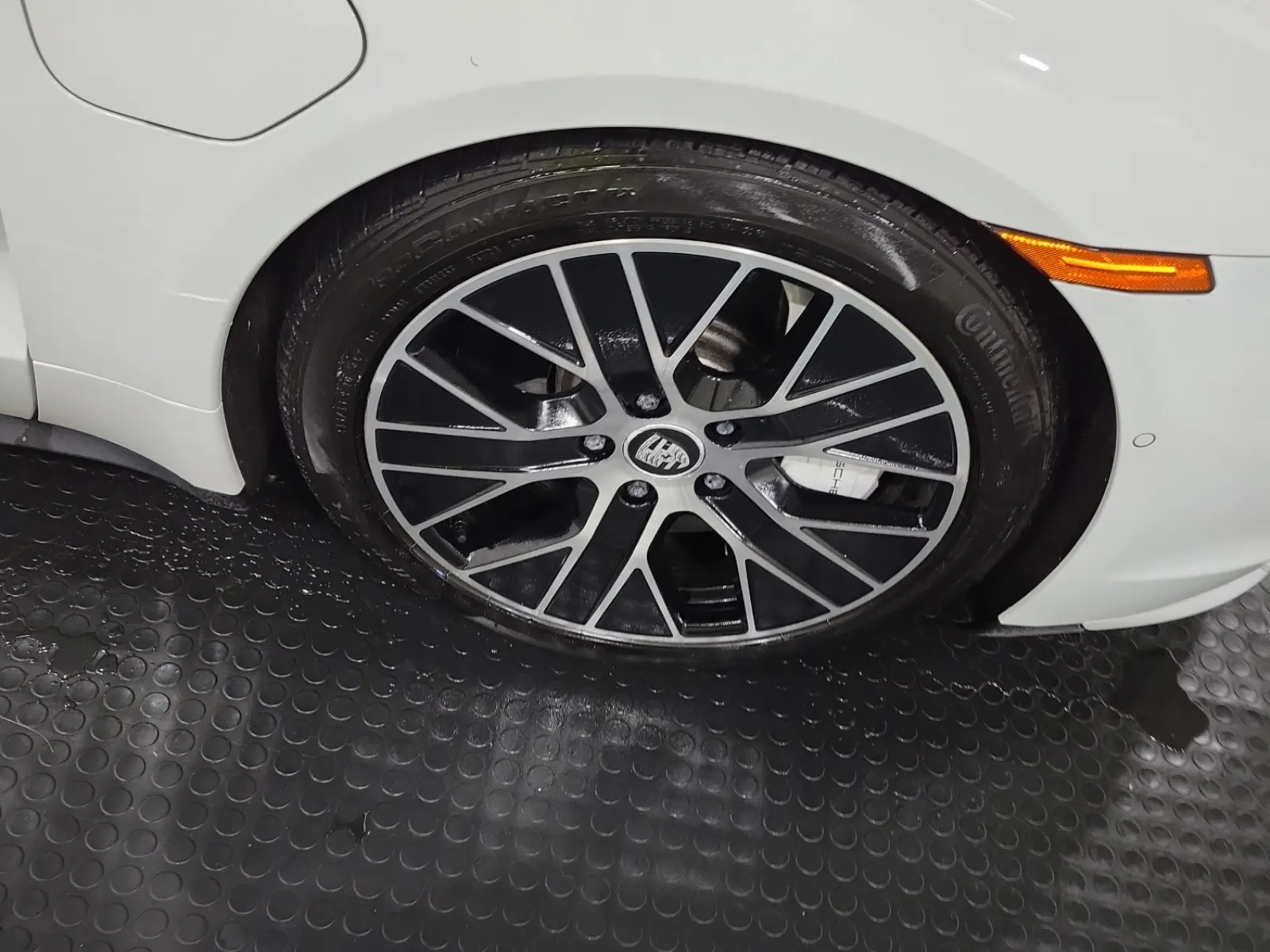 Right Front Wheel/Tire Photo