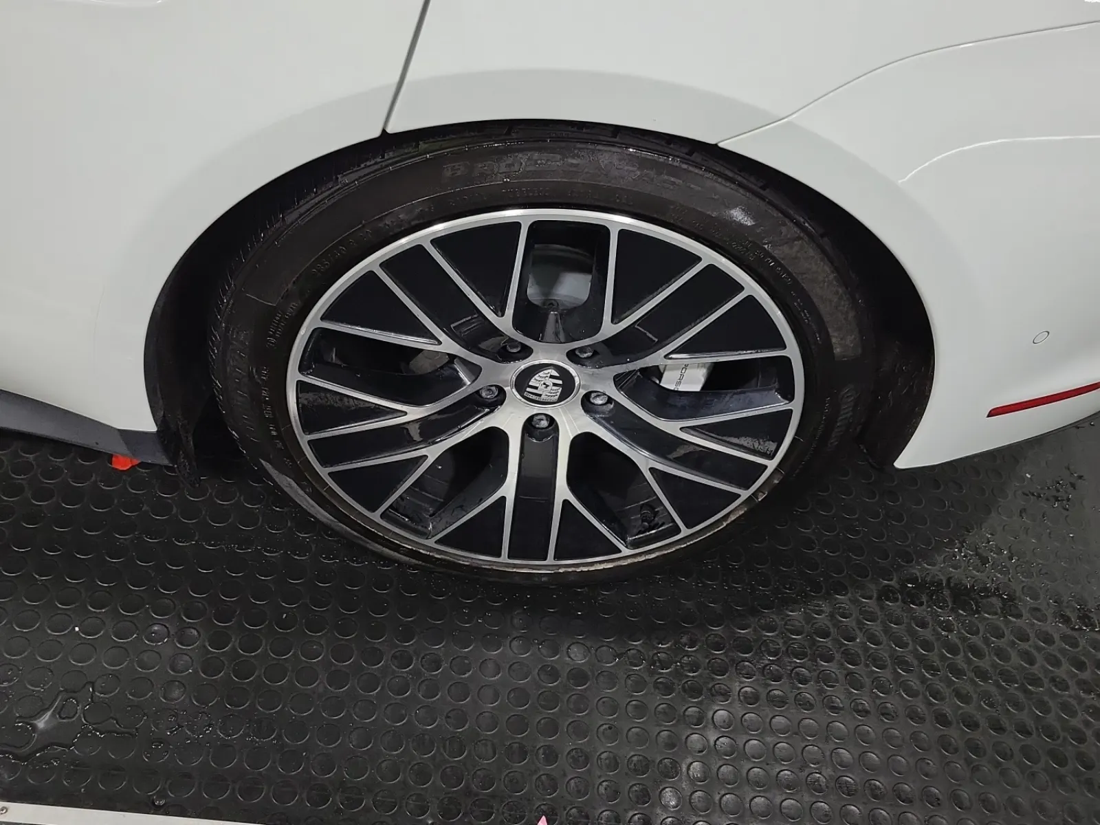 Left Rear Wheel/Tire Photo