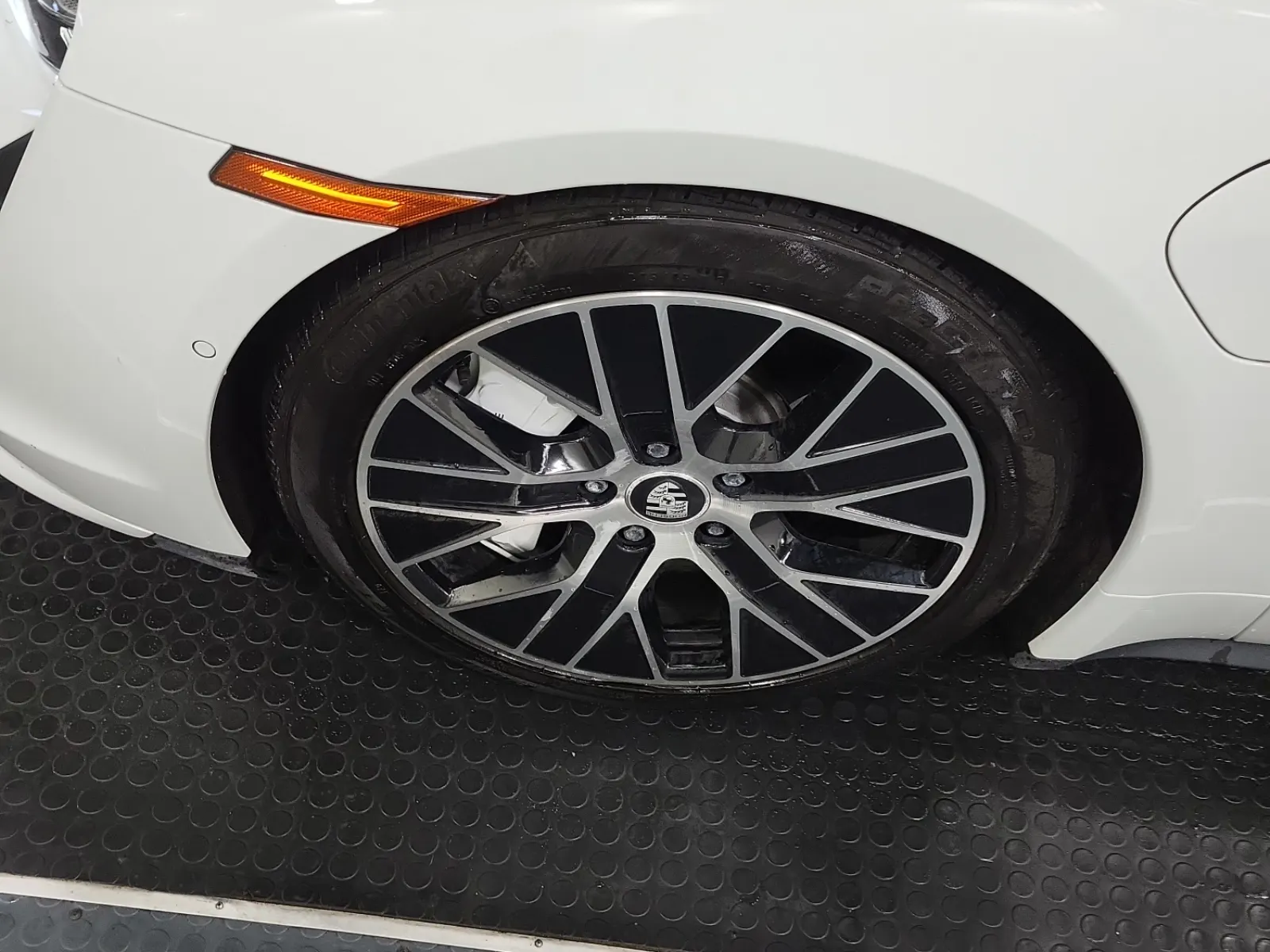 Front driver wheel/tire photo