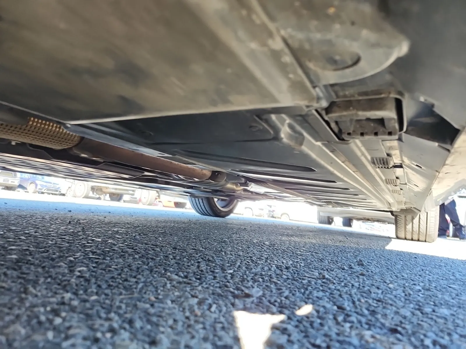 Undercarriage - Driver Photo