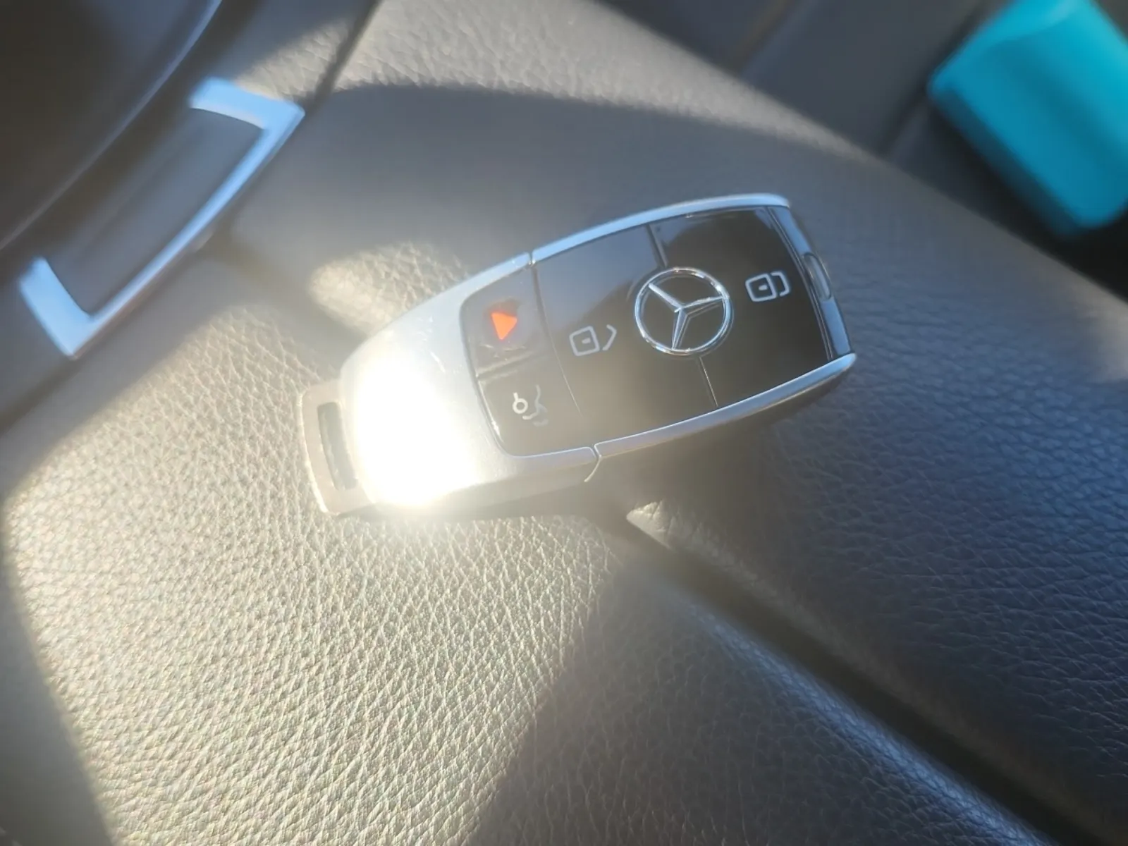 Keys/Fobs/Manual Photo