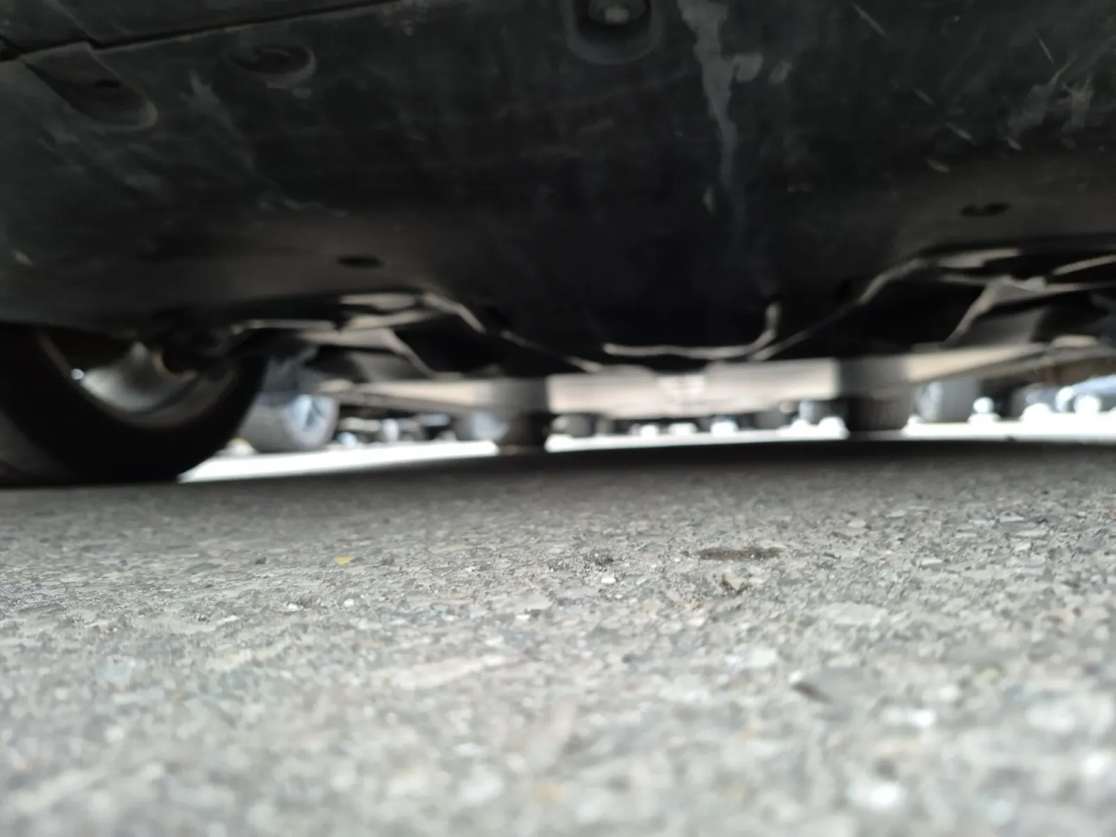 Undercarriage - Rear Photo