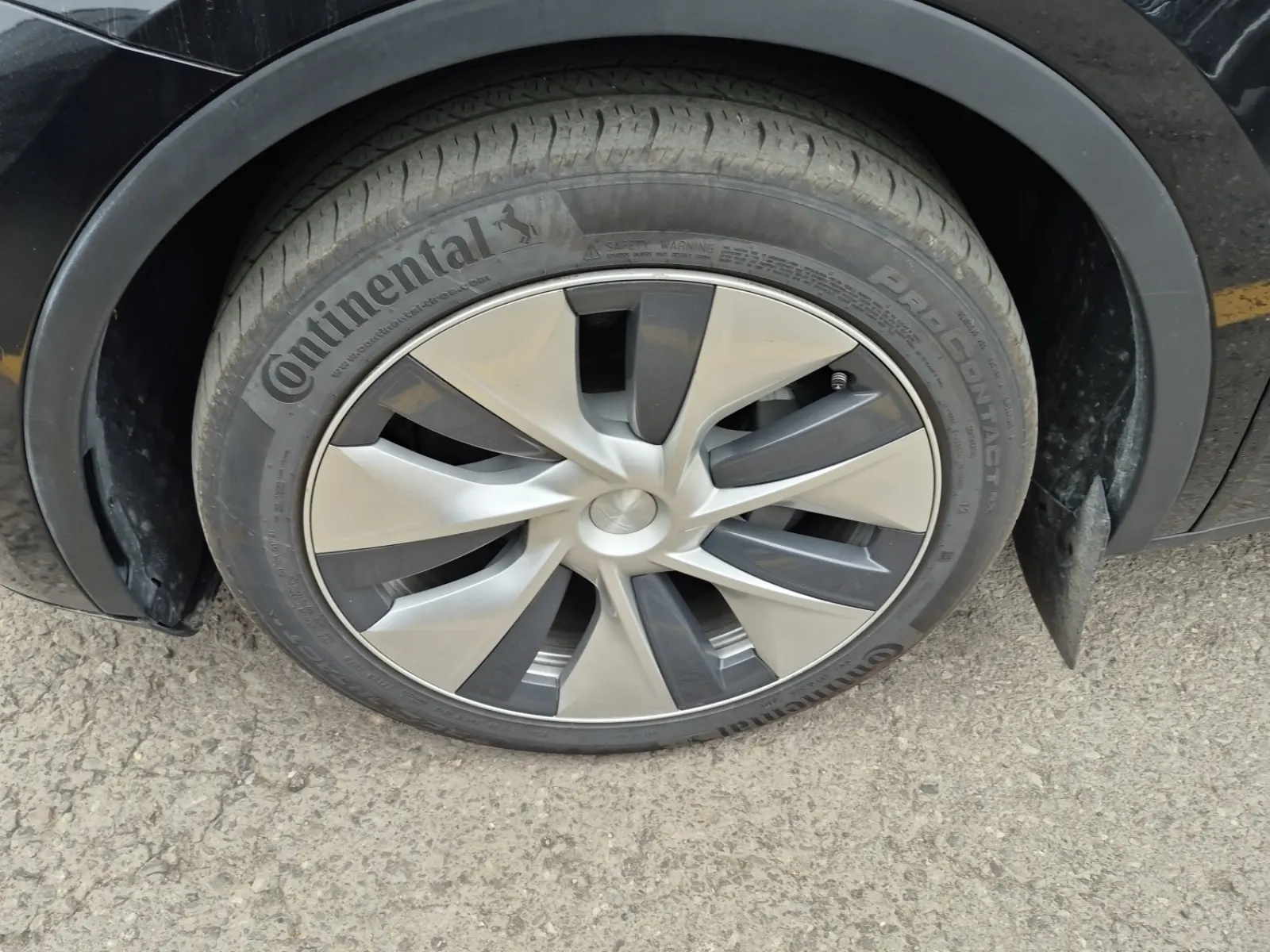 Front driver wheel/tire photo