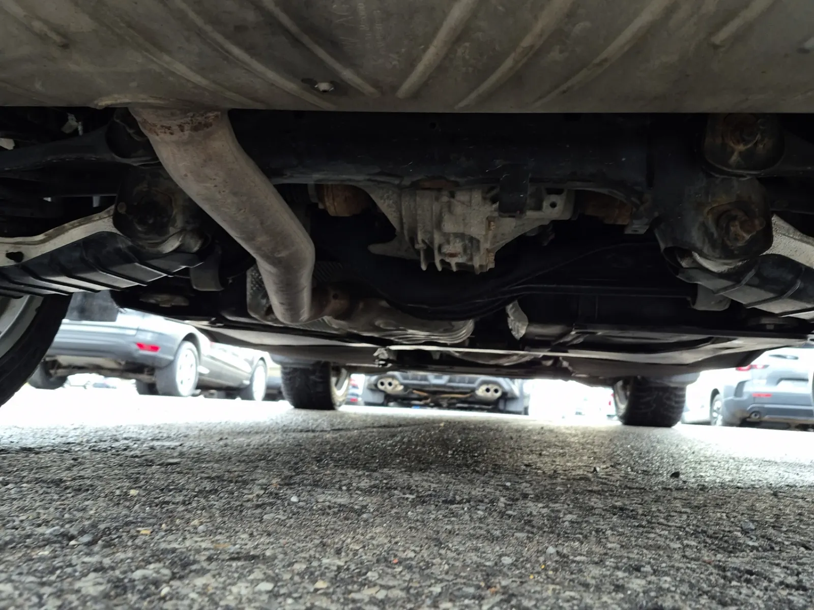 Undercarriage - Rear Photo