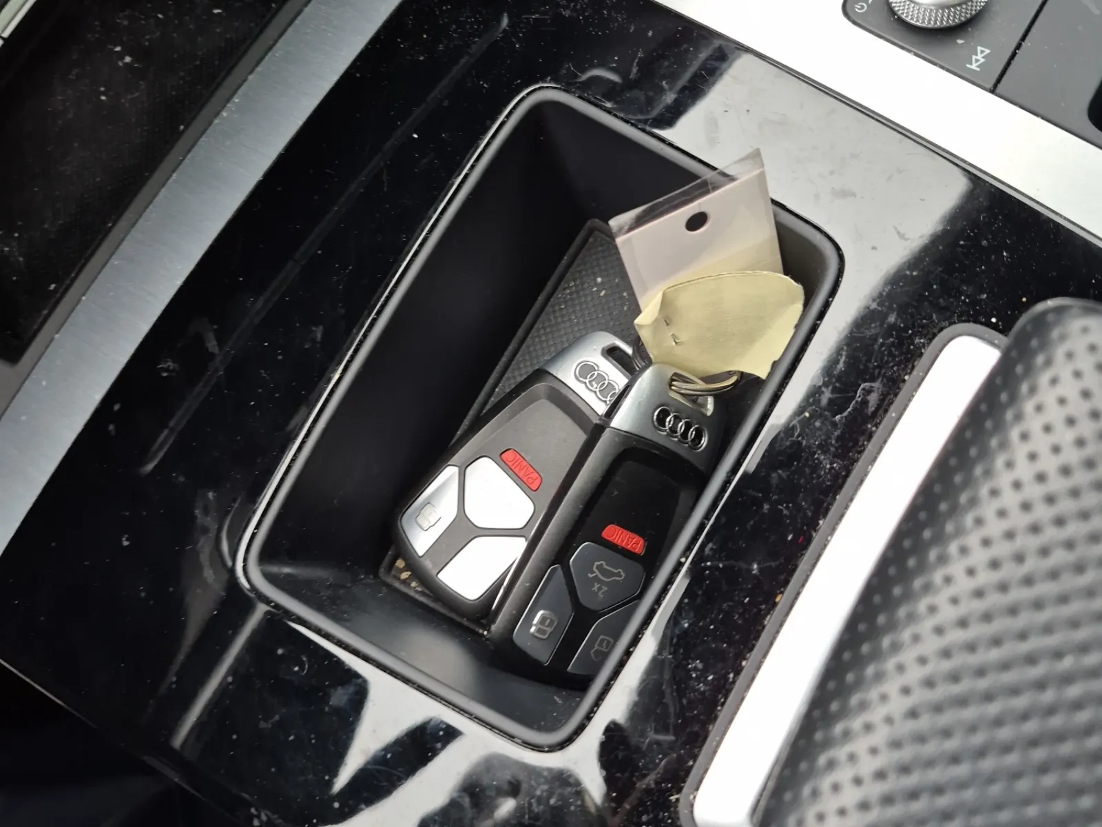 Keys/Fobs/Manual Photo