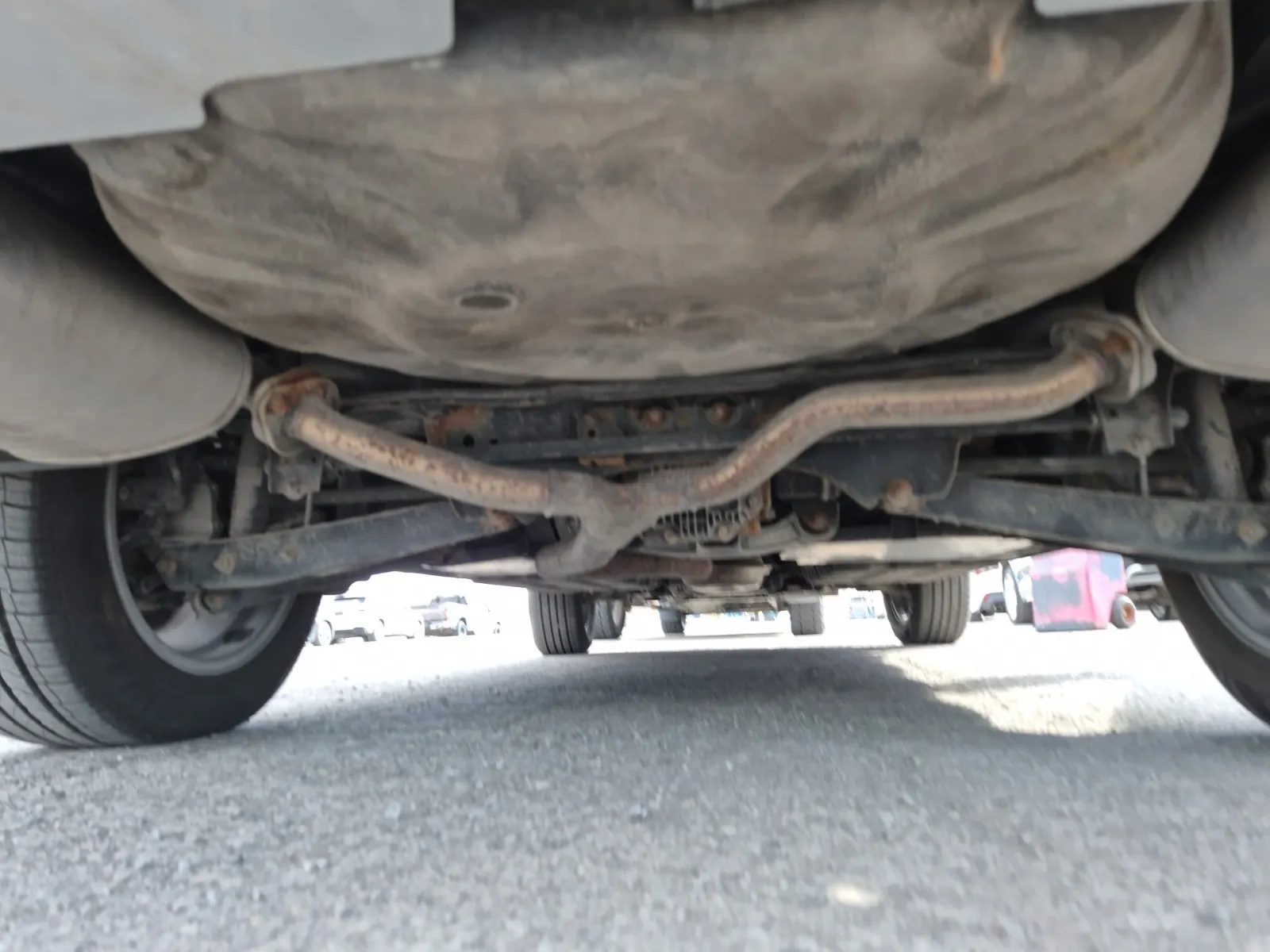 Undercarriage - Rear Photo