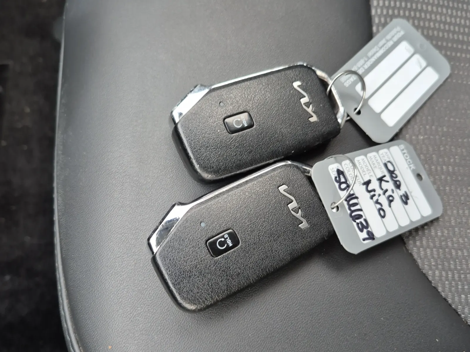 Keys/Fobs/Manual Photo