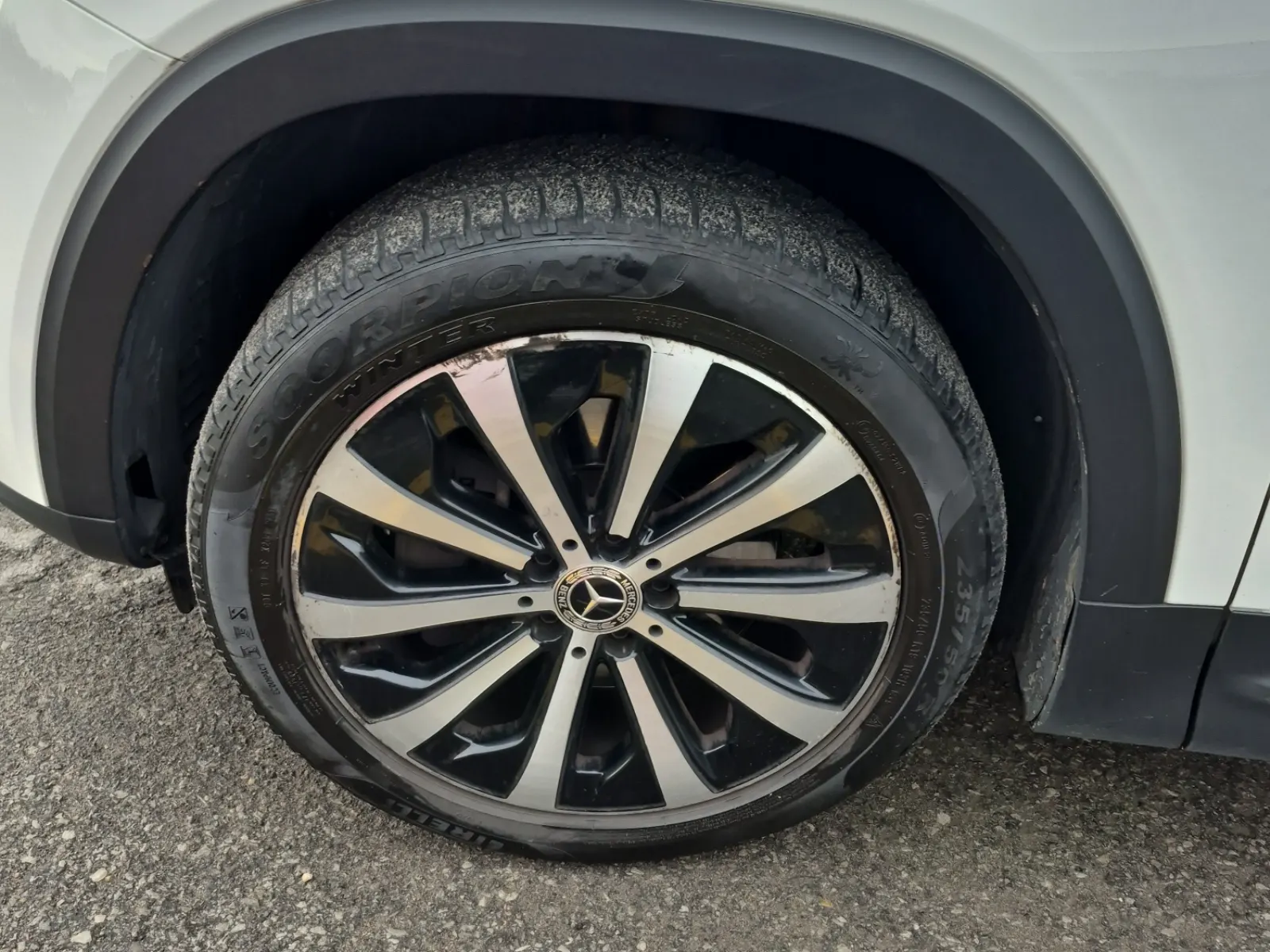 Front driver wheel/tire photo