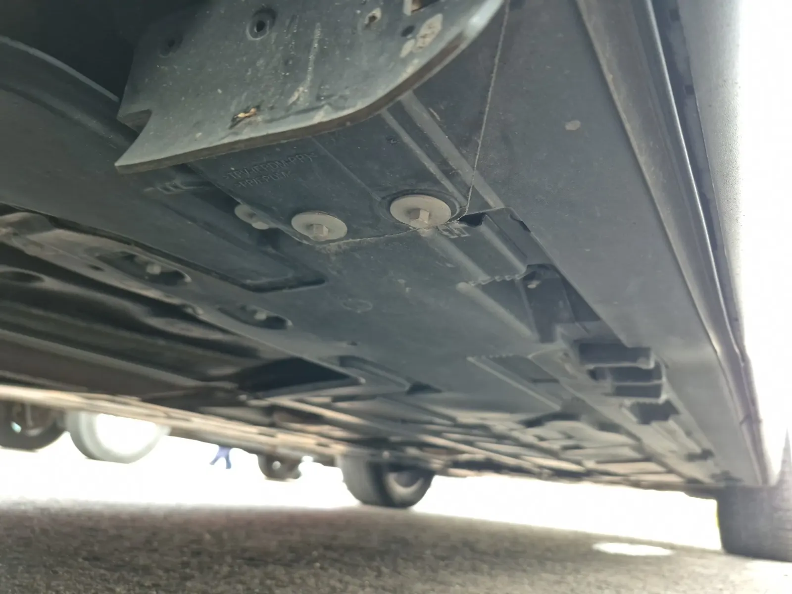 Undercarriage - Passenger Photo