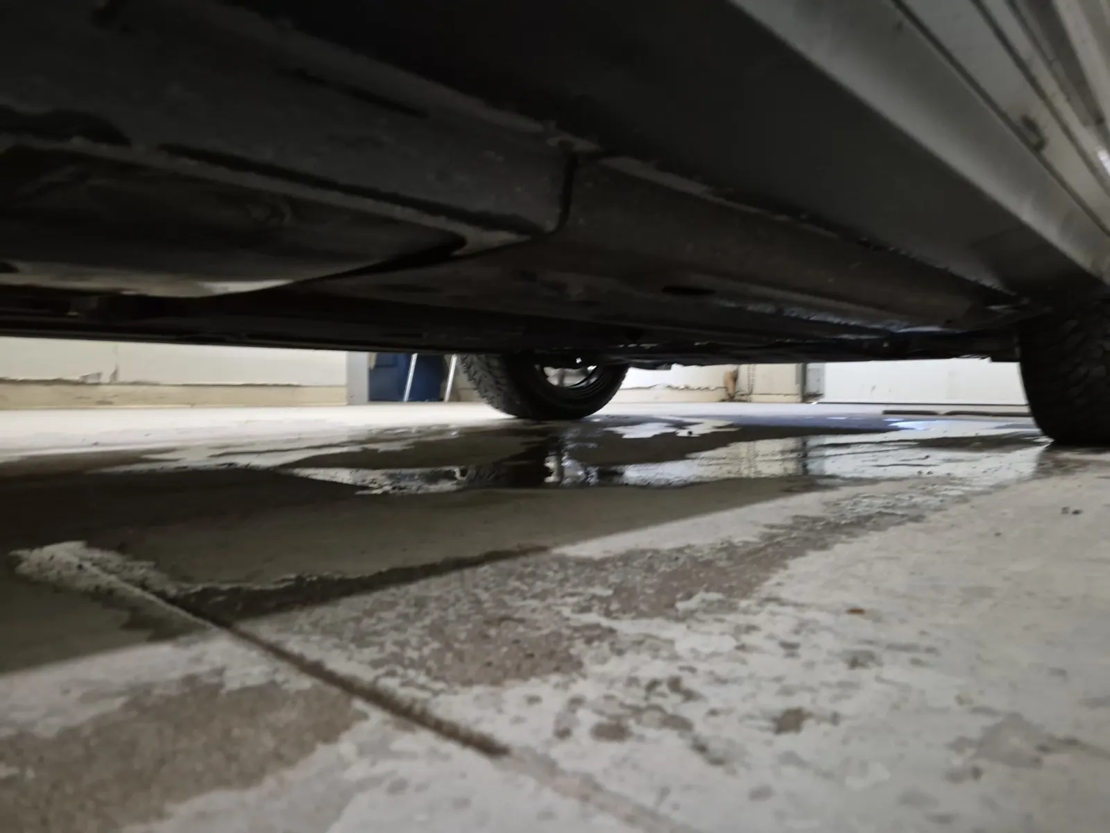 Undercarriage - Passenger Photo