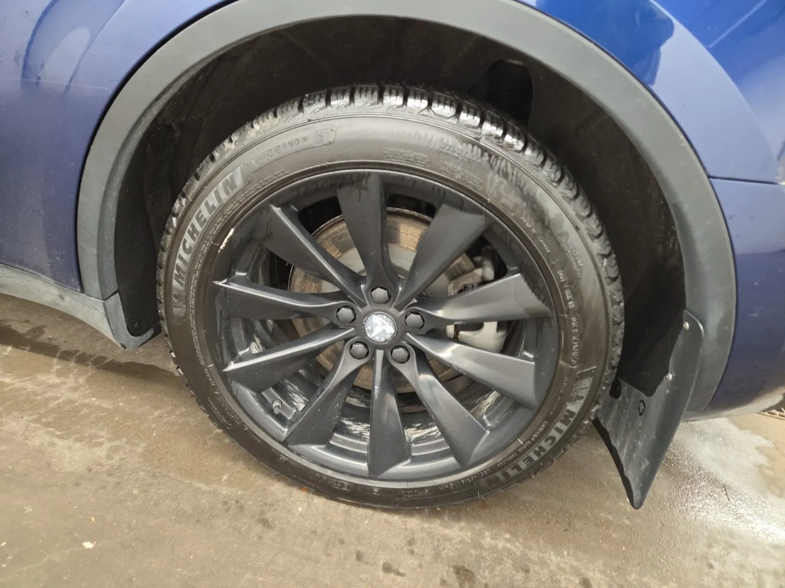 Left Rear Wheel/Tire Photo