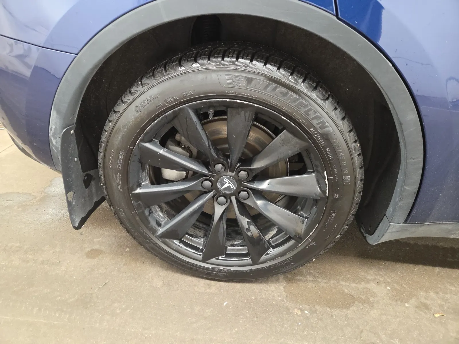 Right Rear Wheel/Tire Photo