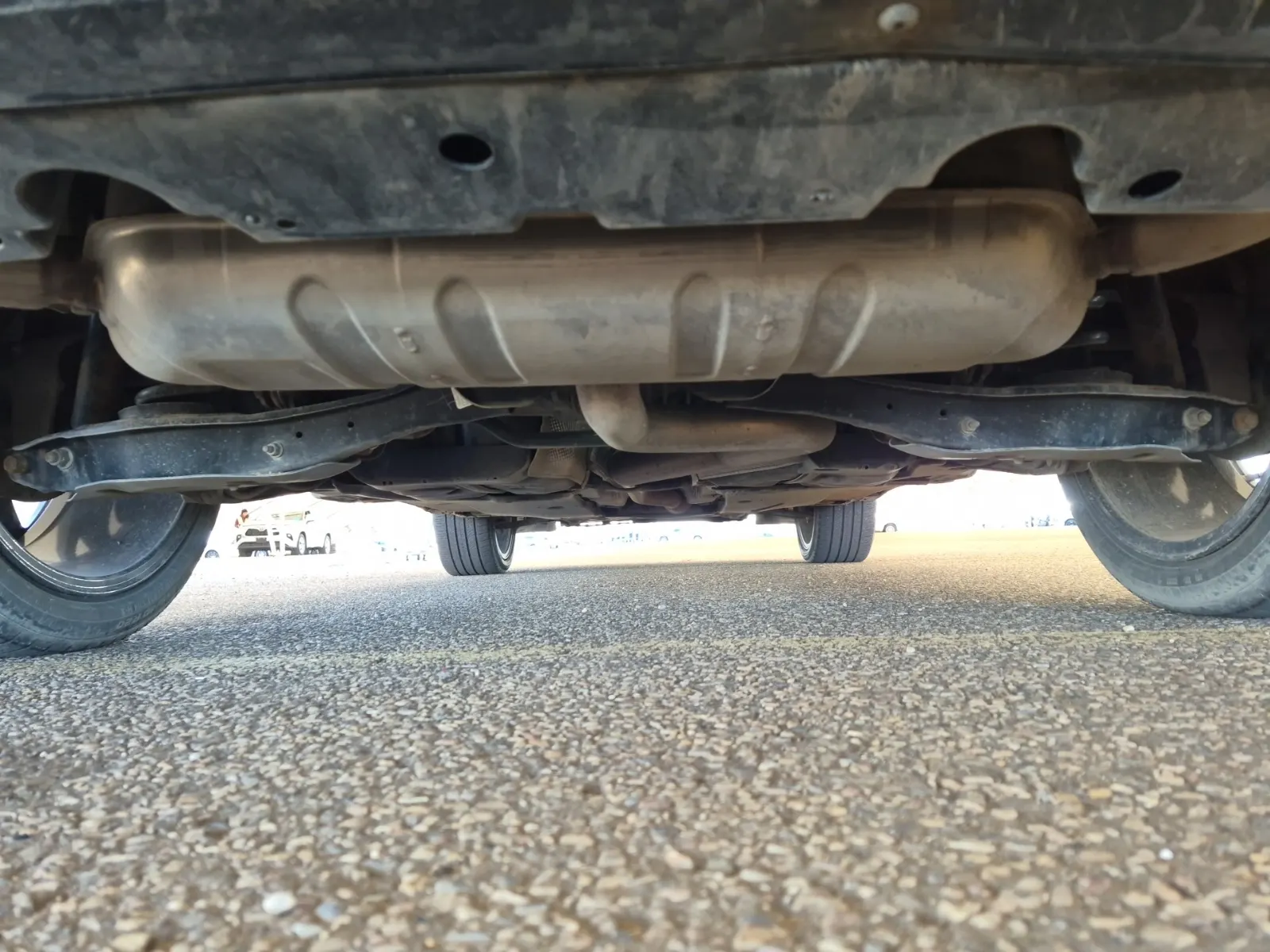 Undercarriage - Rear Photo