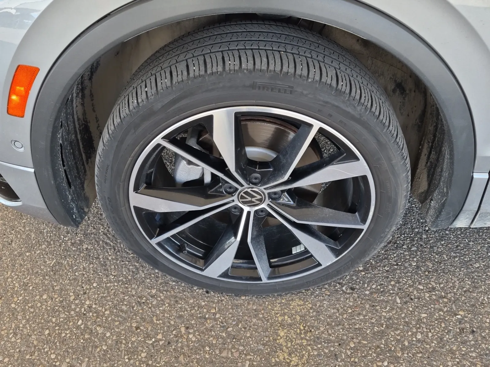 Front driver wheel/tire photo