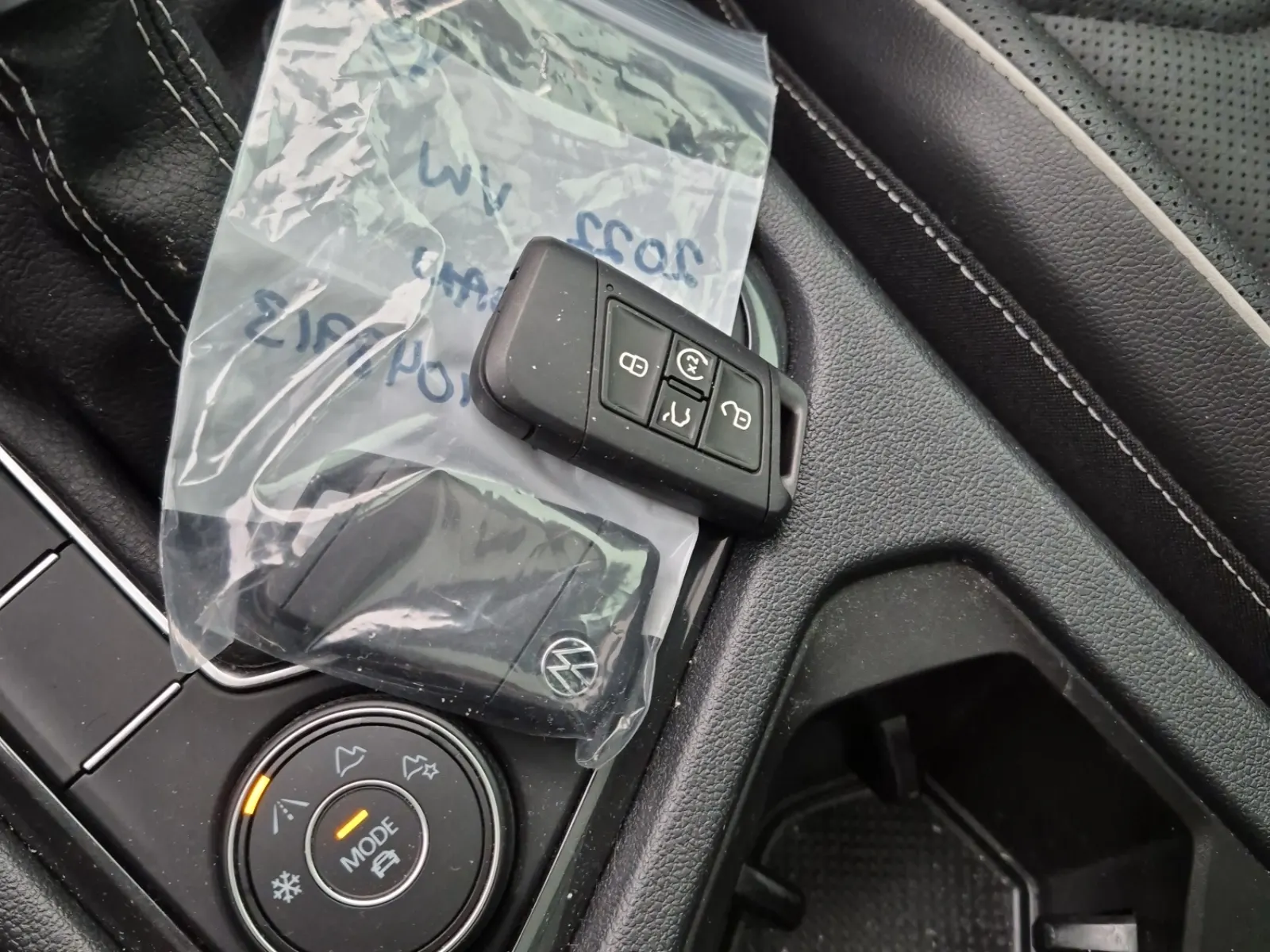 Keys/Fobs/Manual Photo