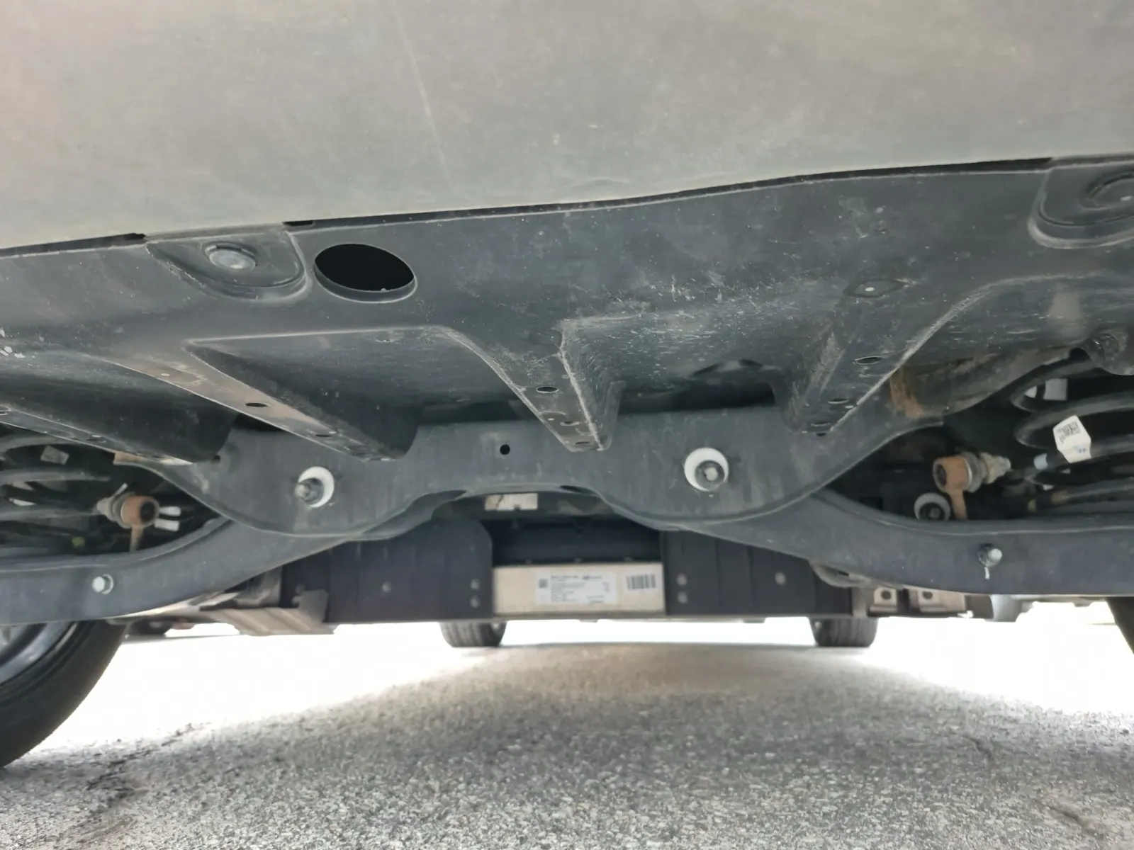 Undercarriage - Rear Photo