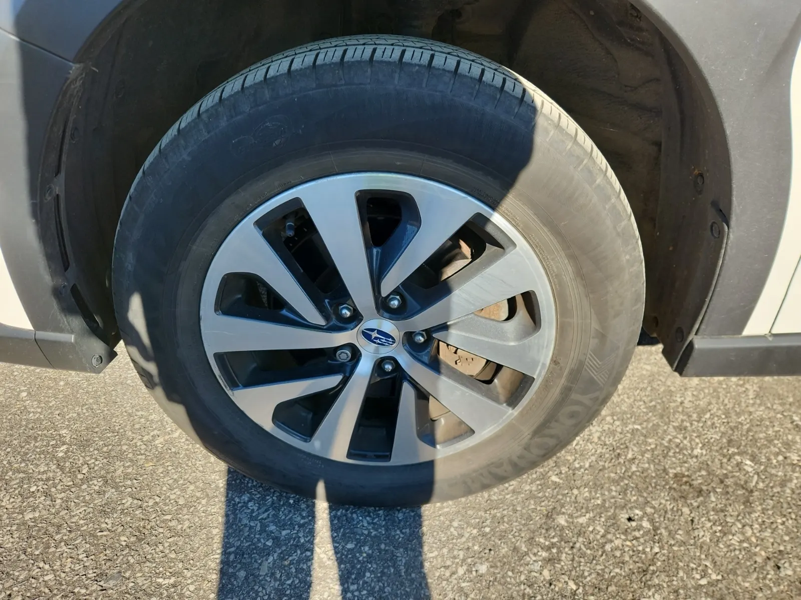 Front driver wheel/tire photo