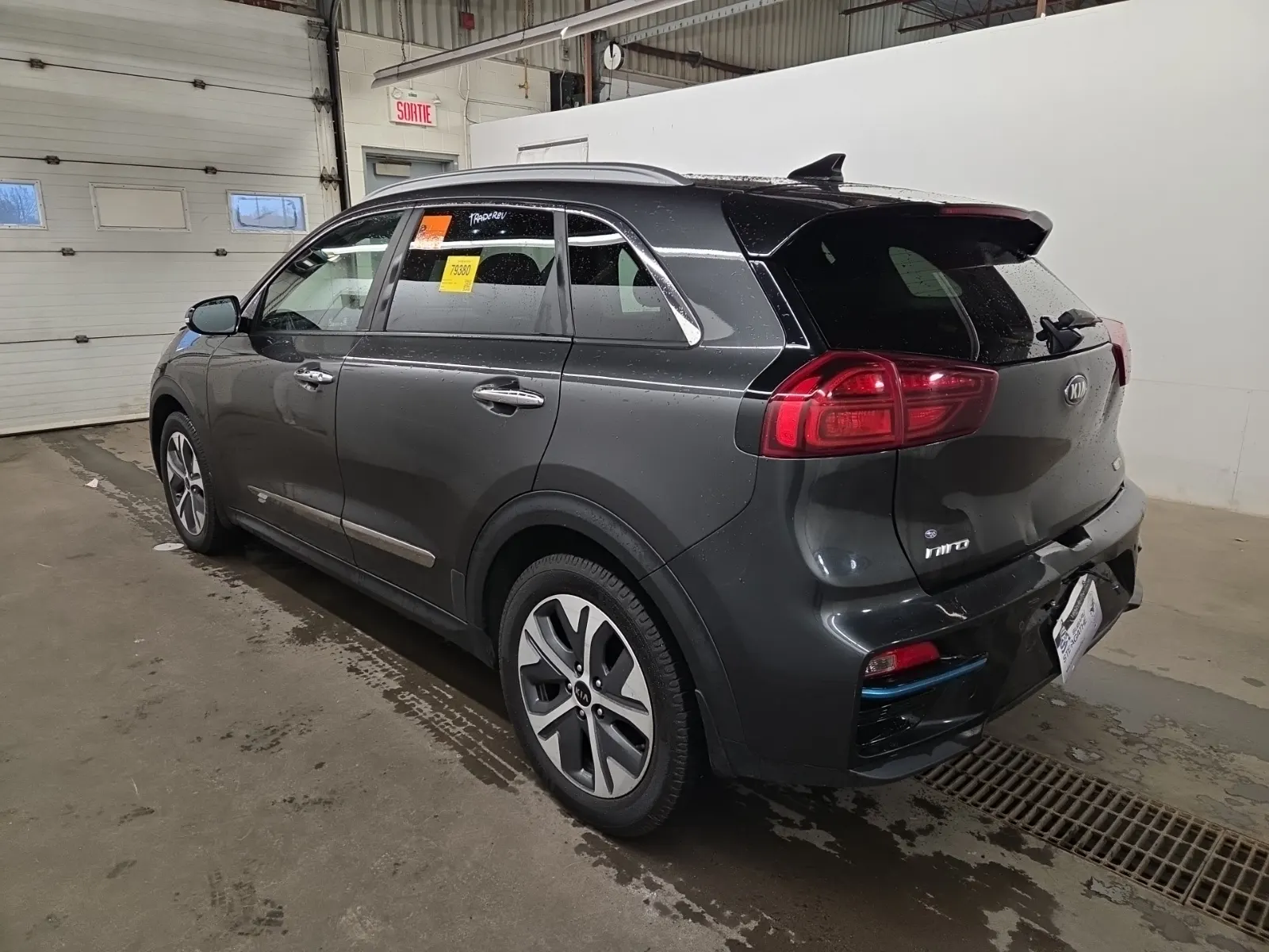 Driver Rear 3/4 Photo