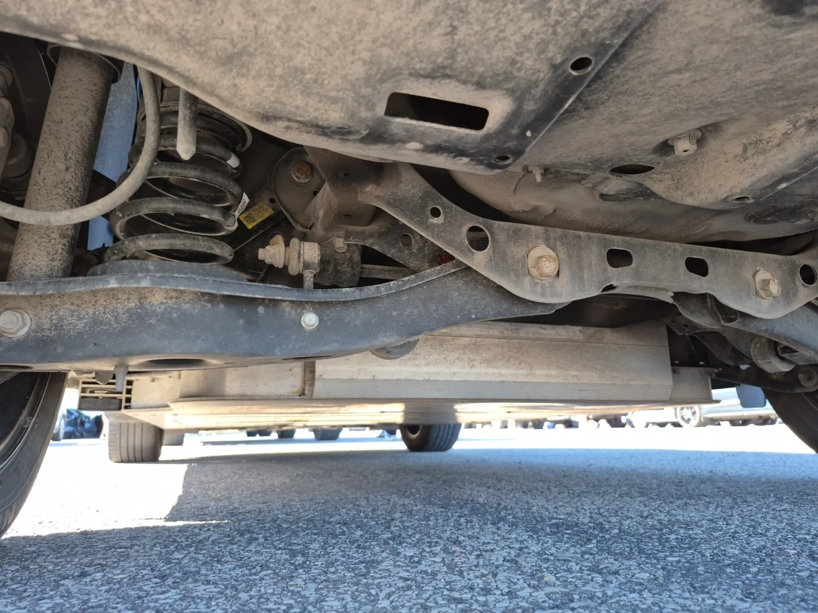 Undercarriage - Rear Photo