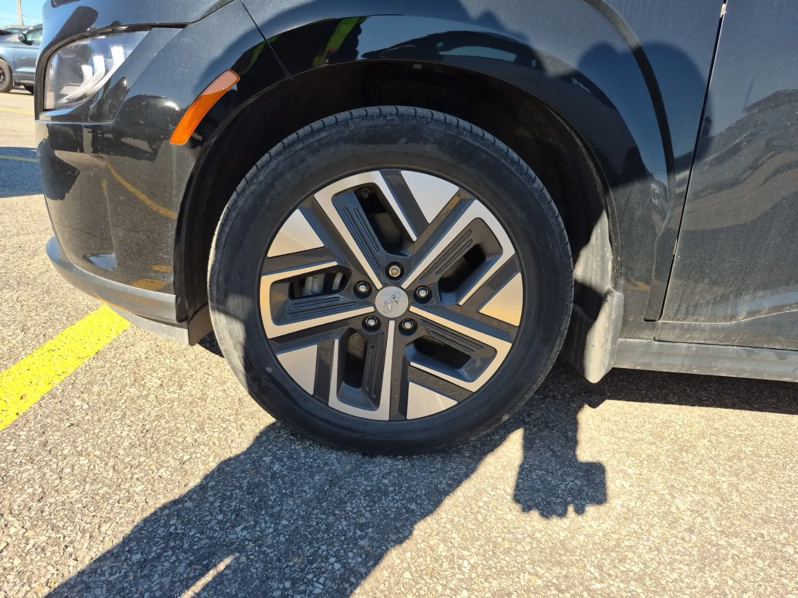 Front driver wheel/tire photo