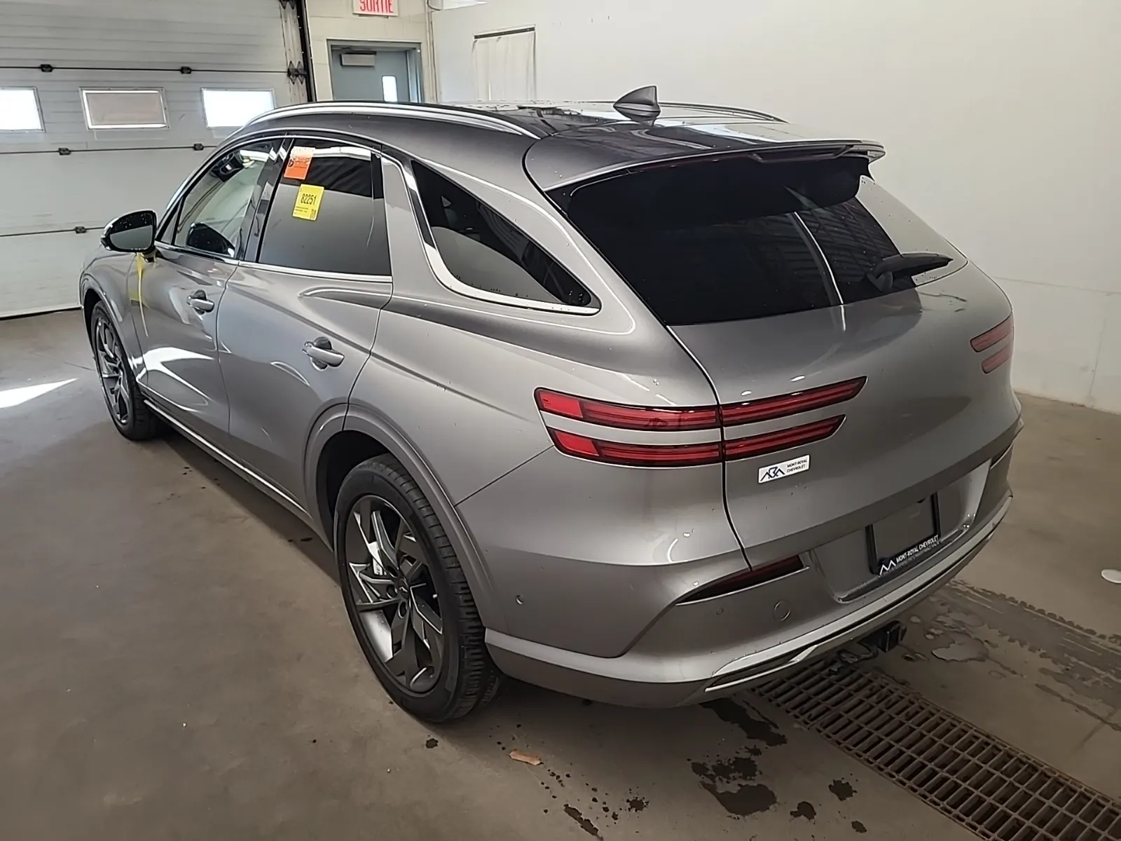 Driver Rear 3/4 Photo