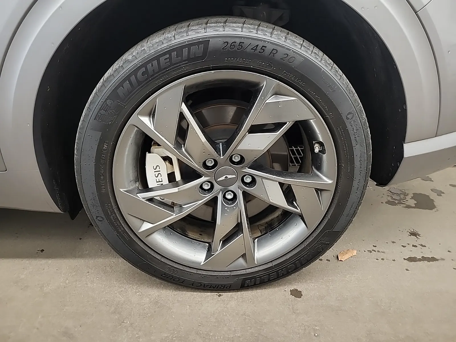Left Rear Wheel/Tire Photo