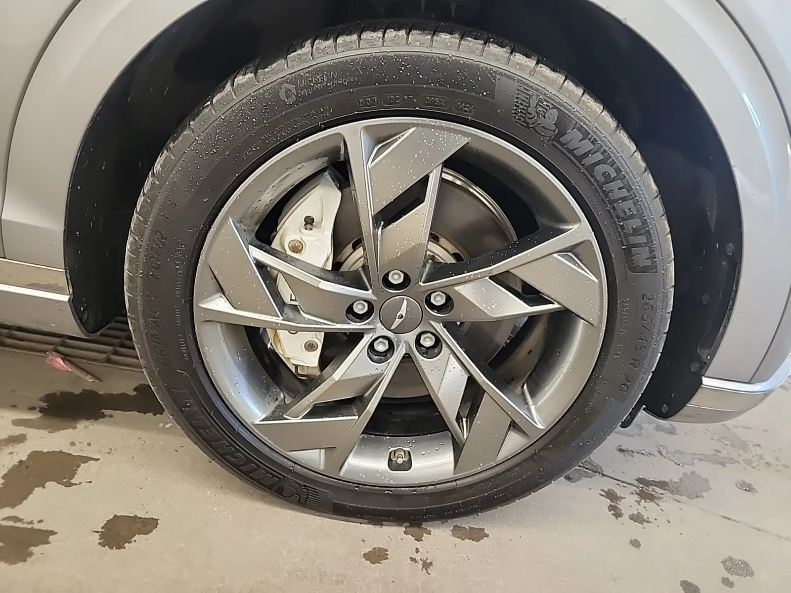 Right Front Wheel/Tire Photo