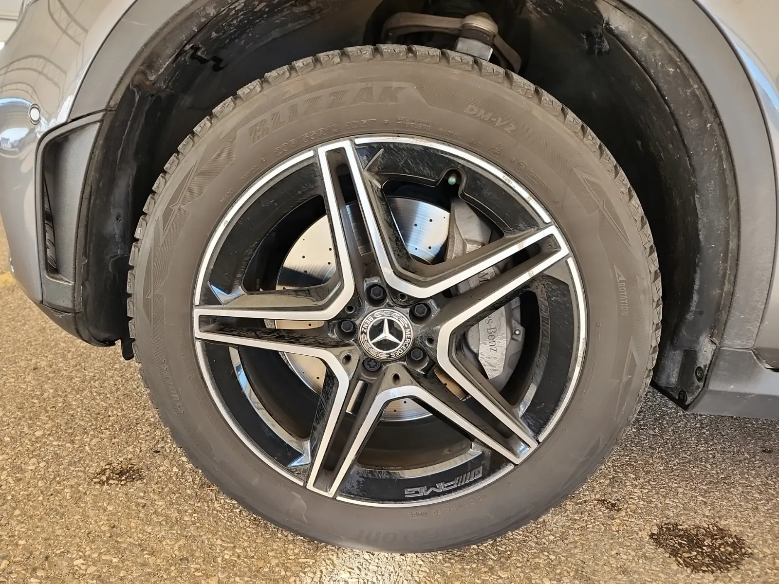 Front driver wheel/tire photo