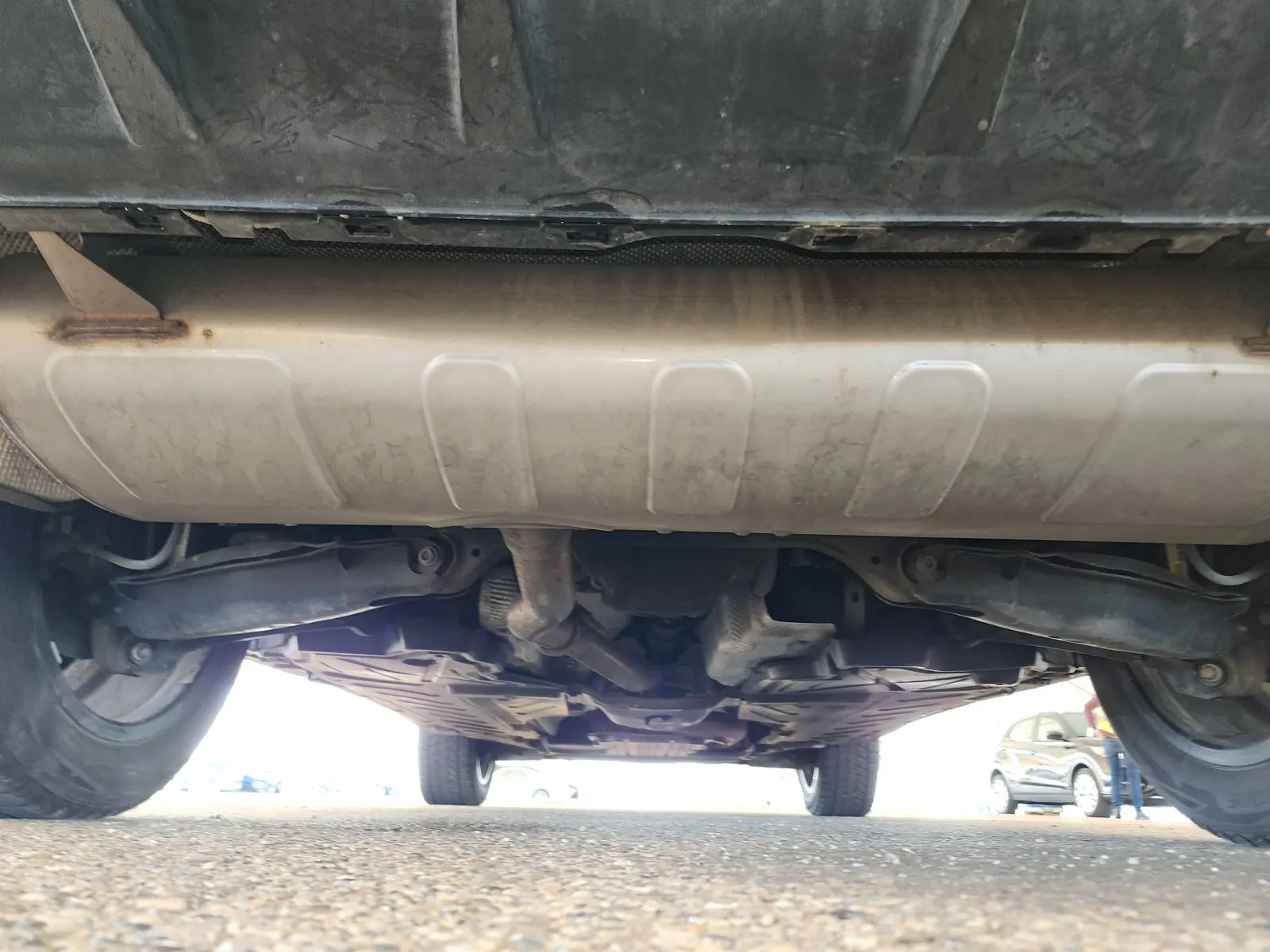 Undercarriage - Rear Photo