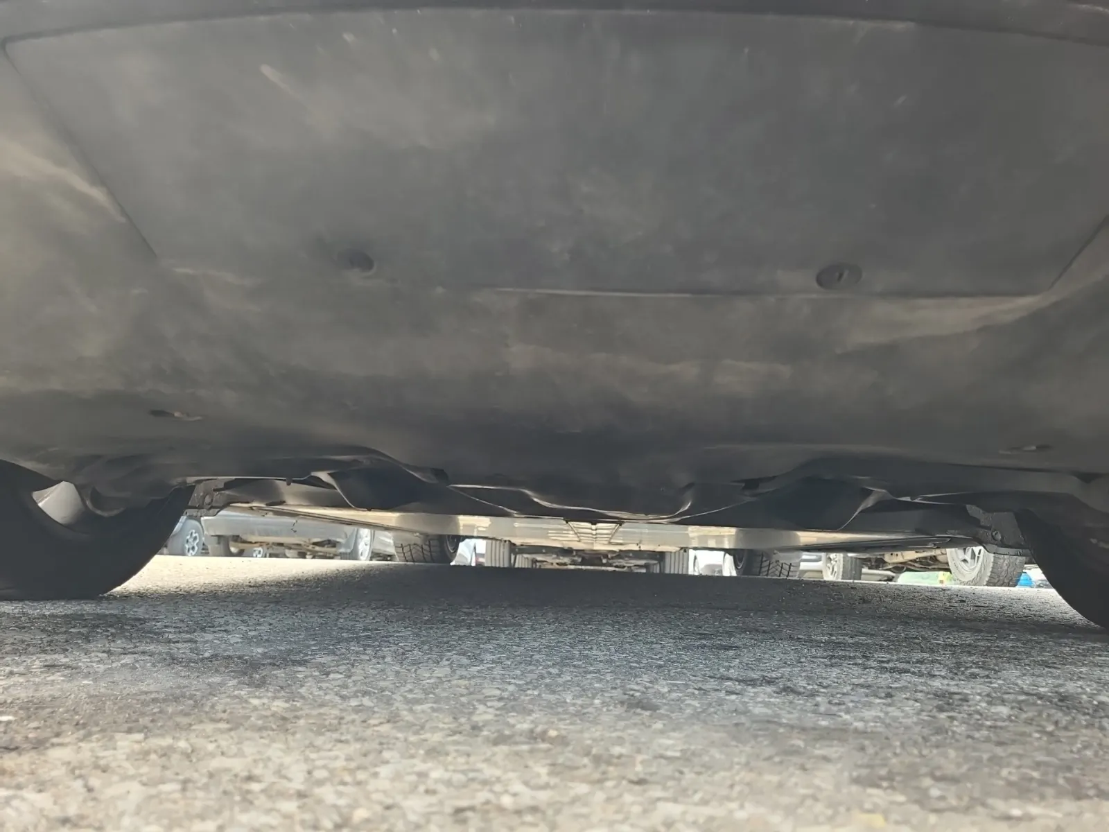 Undercarriage - Rear Photo