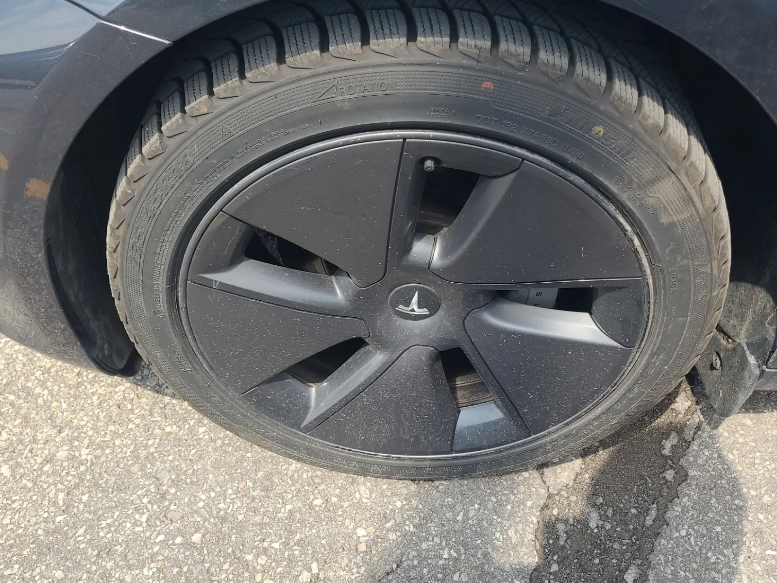 Front driver wheel/tire photo