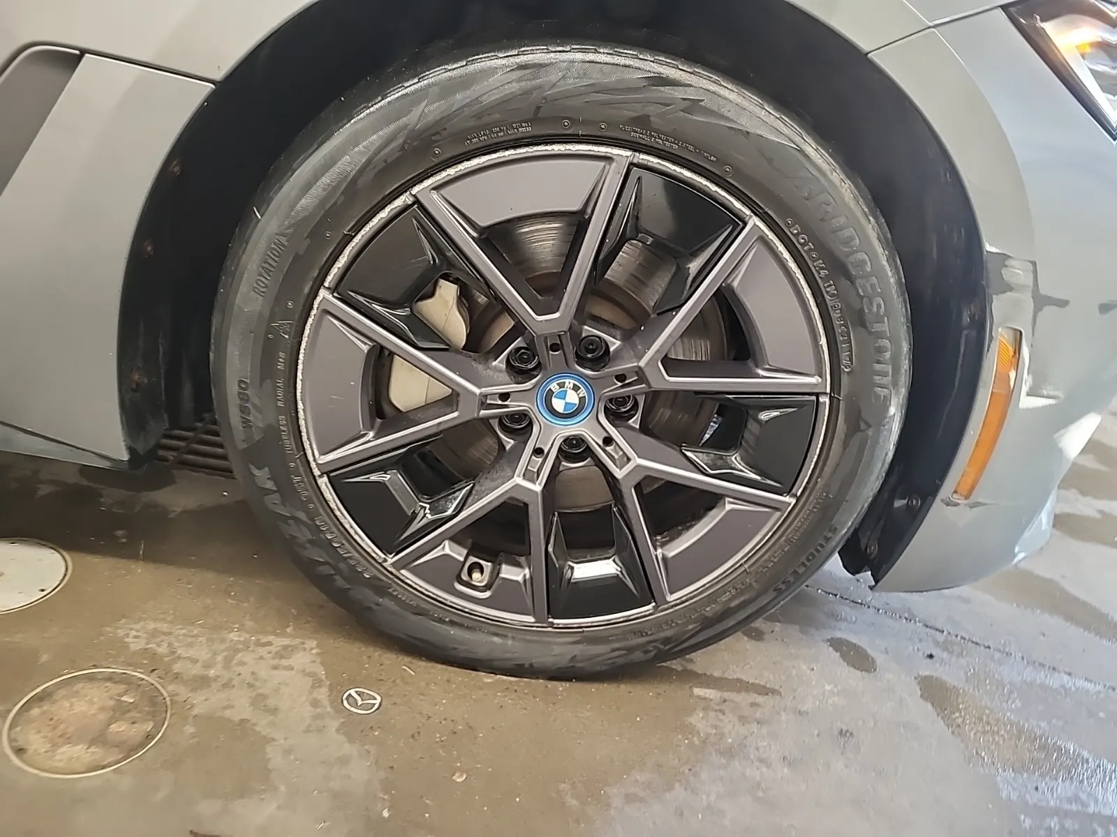 Right Front Wheel/Tire Photo