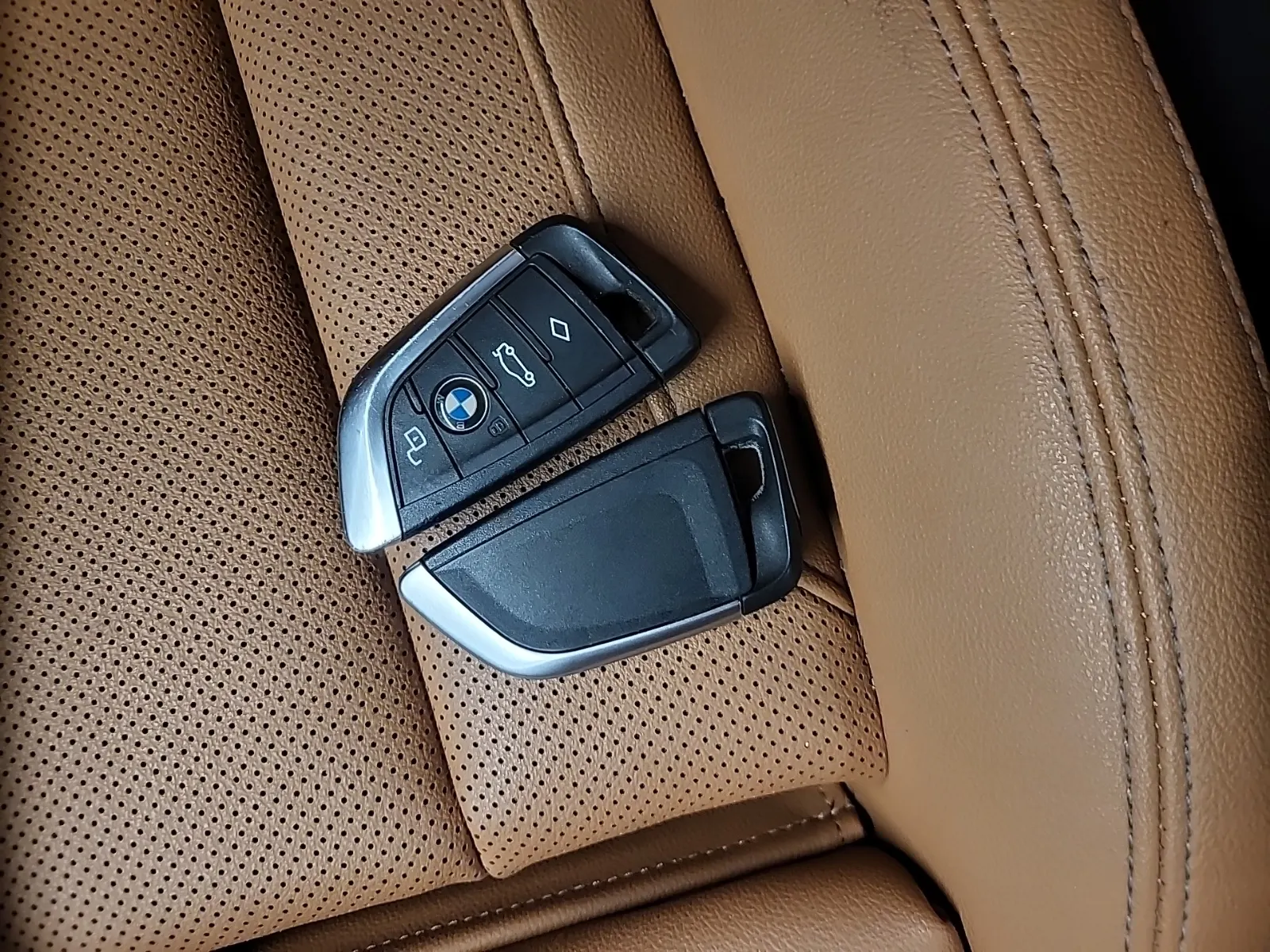Keys/Fobs/Manual Photo
