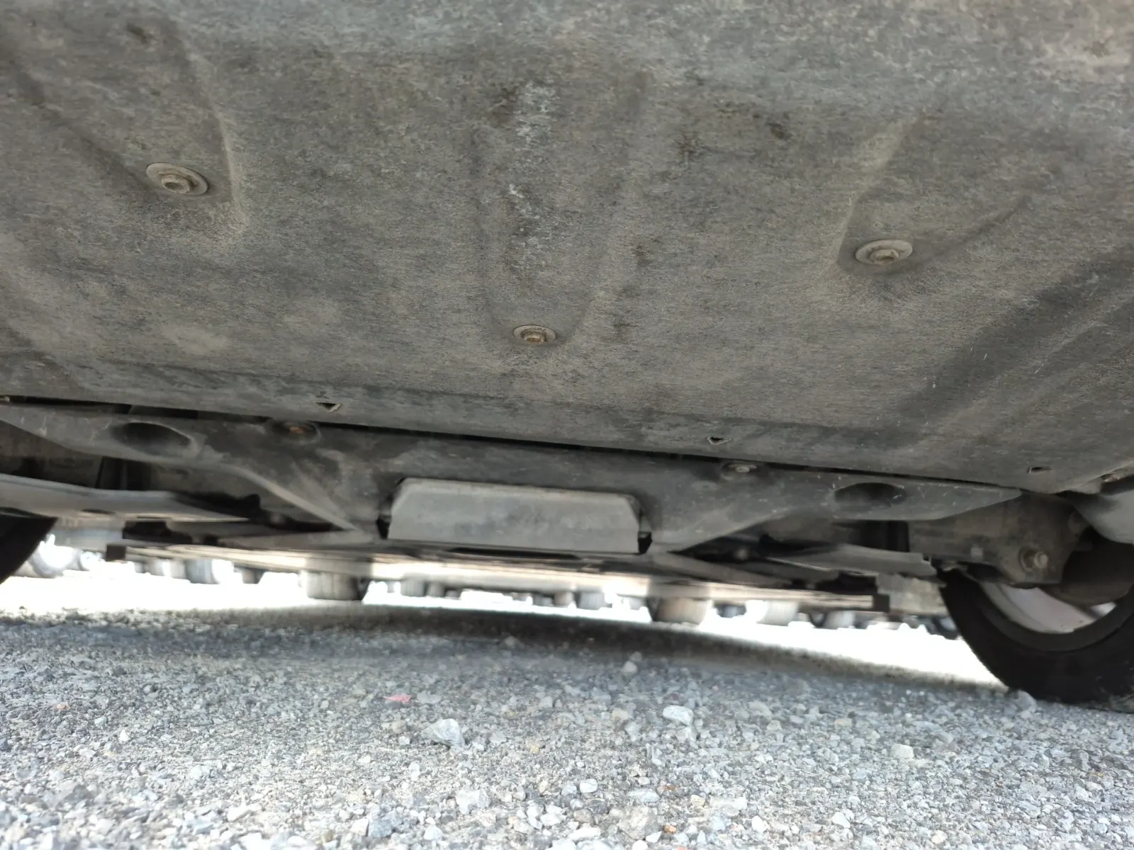 Undercarriage - Rear Photo