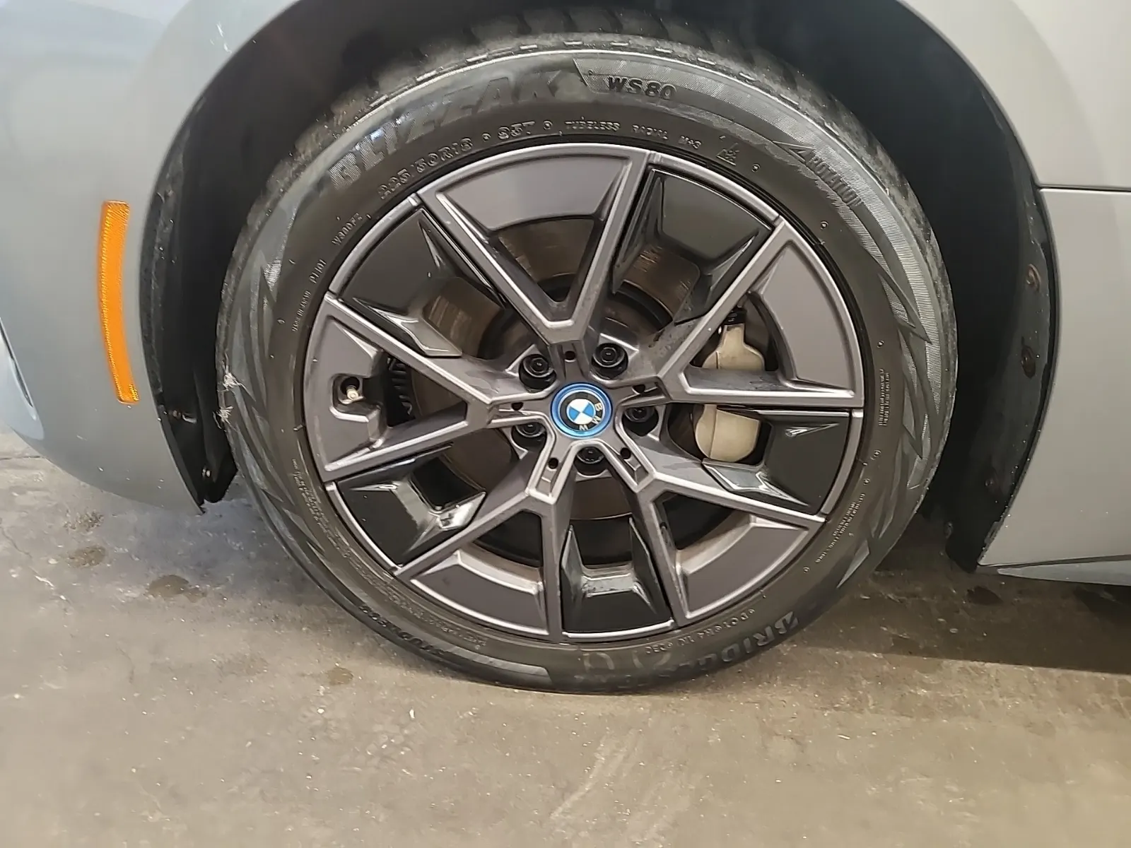 Front driver wheel/tire photo