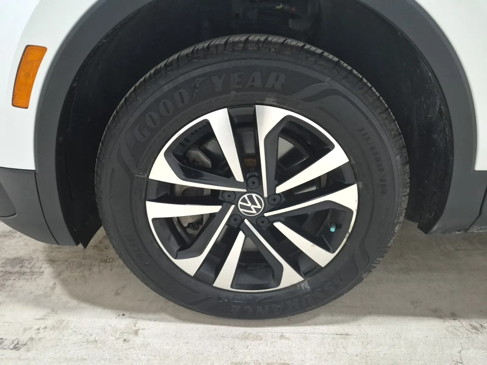 Front driver wheel/tire photo