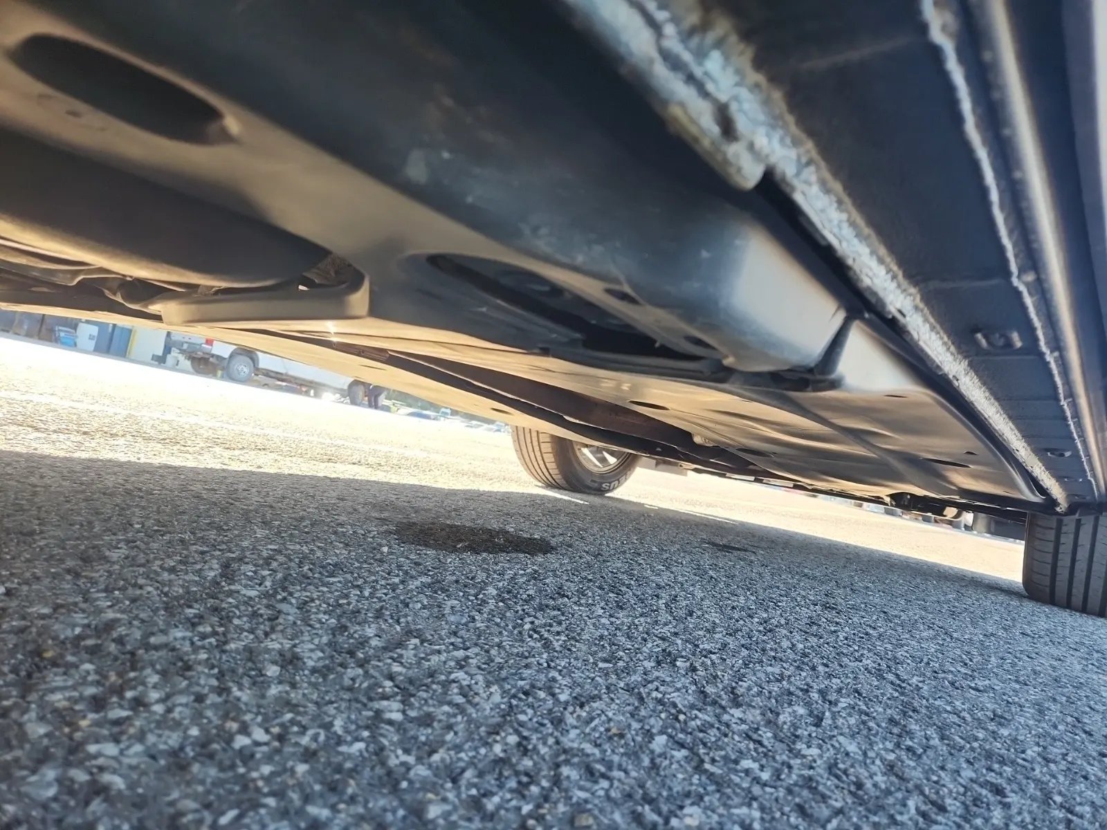 Undercarriage - Passenger Photo