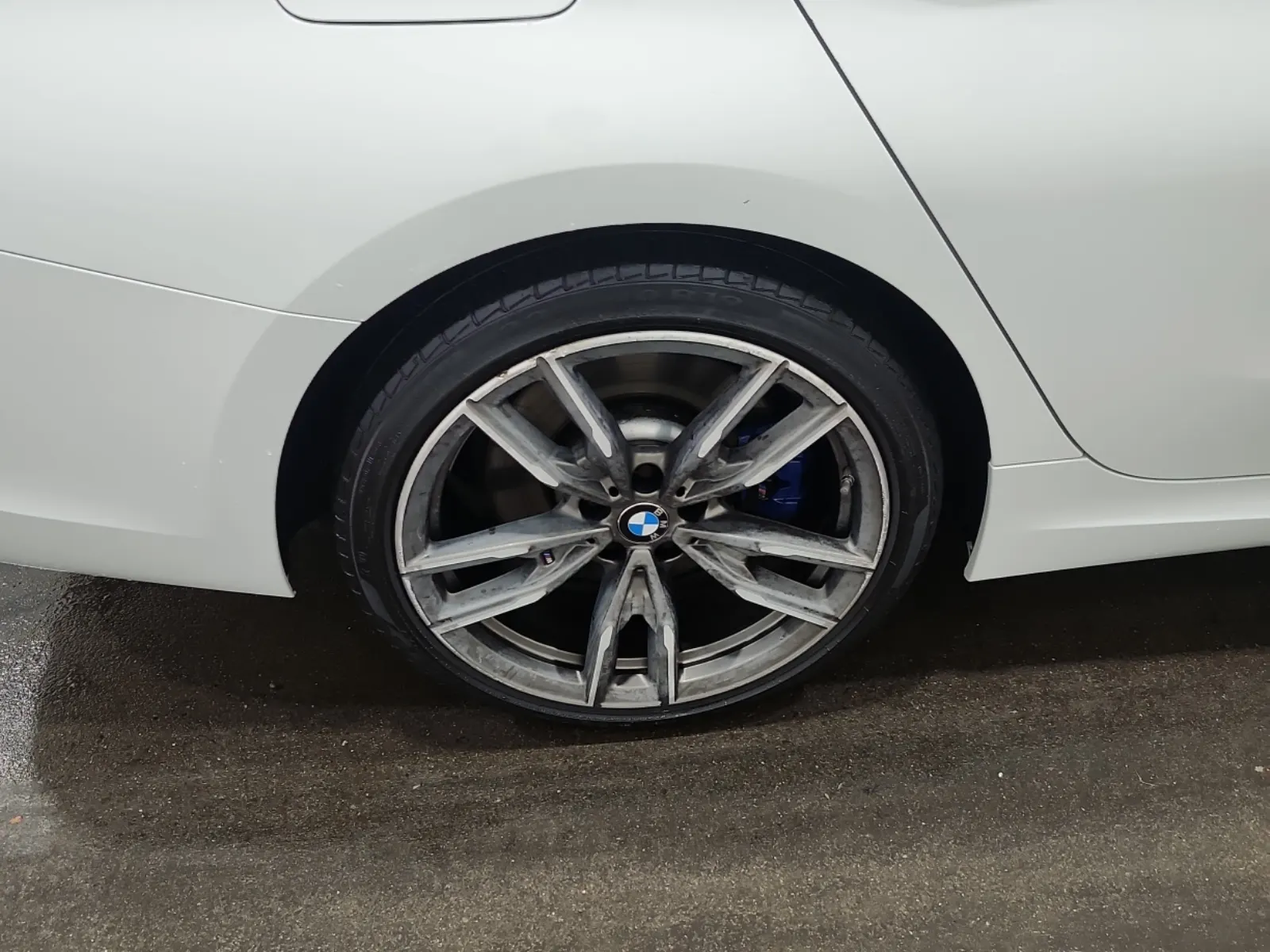 Right Rear Wheel/Tire Photo