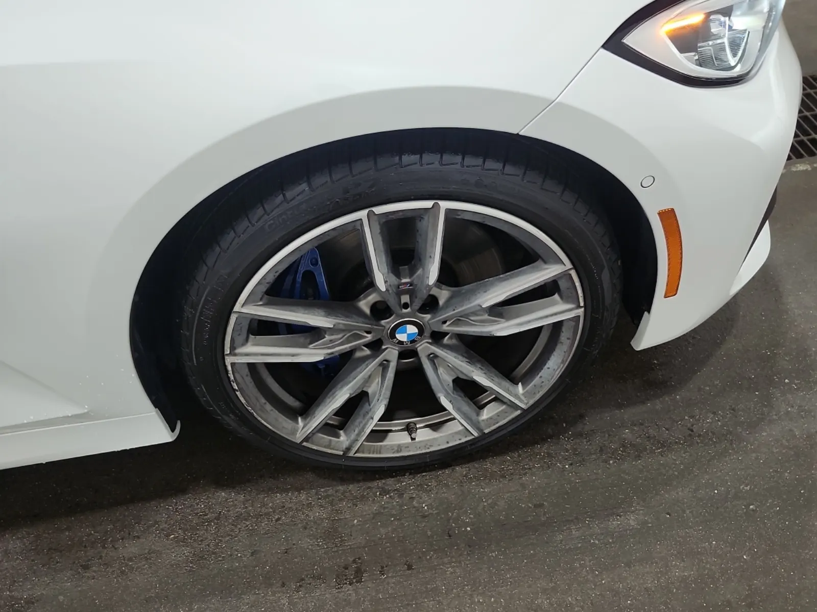 Right Front Wheel/Tire Photo